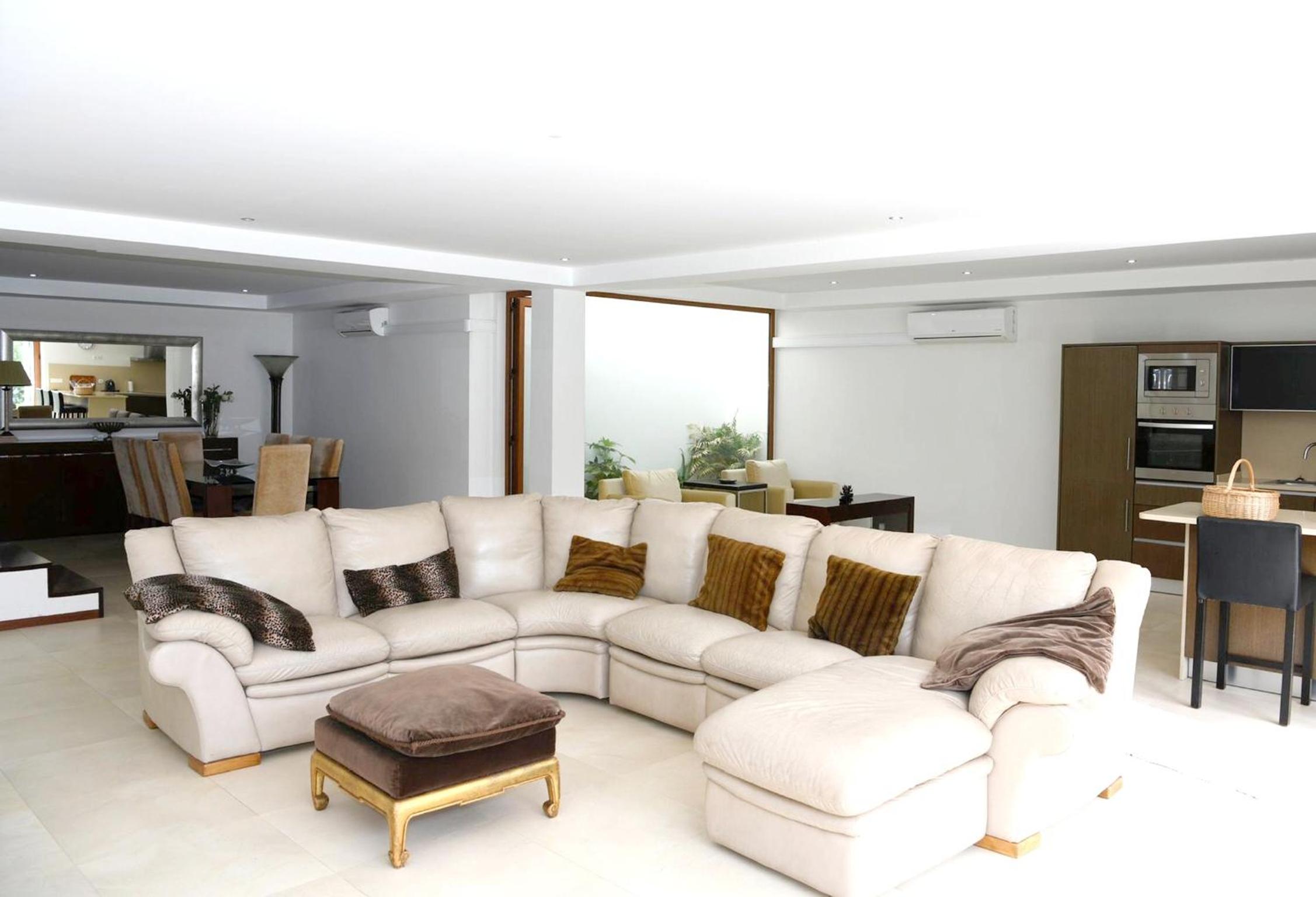 Four-Bedroom Villa photo 3