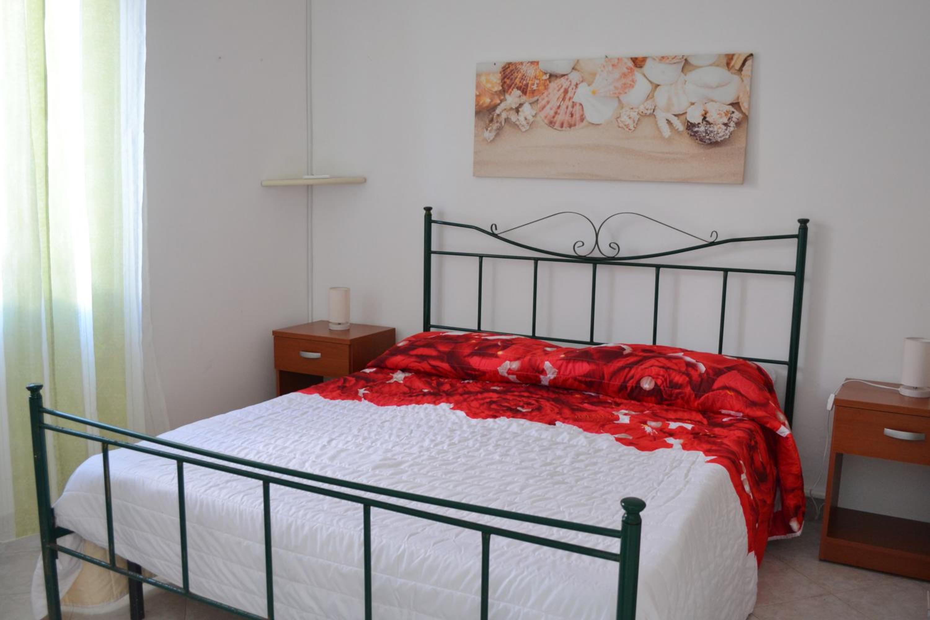Three-Bedroom Vacation Home  photo 2