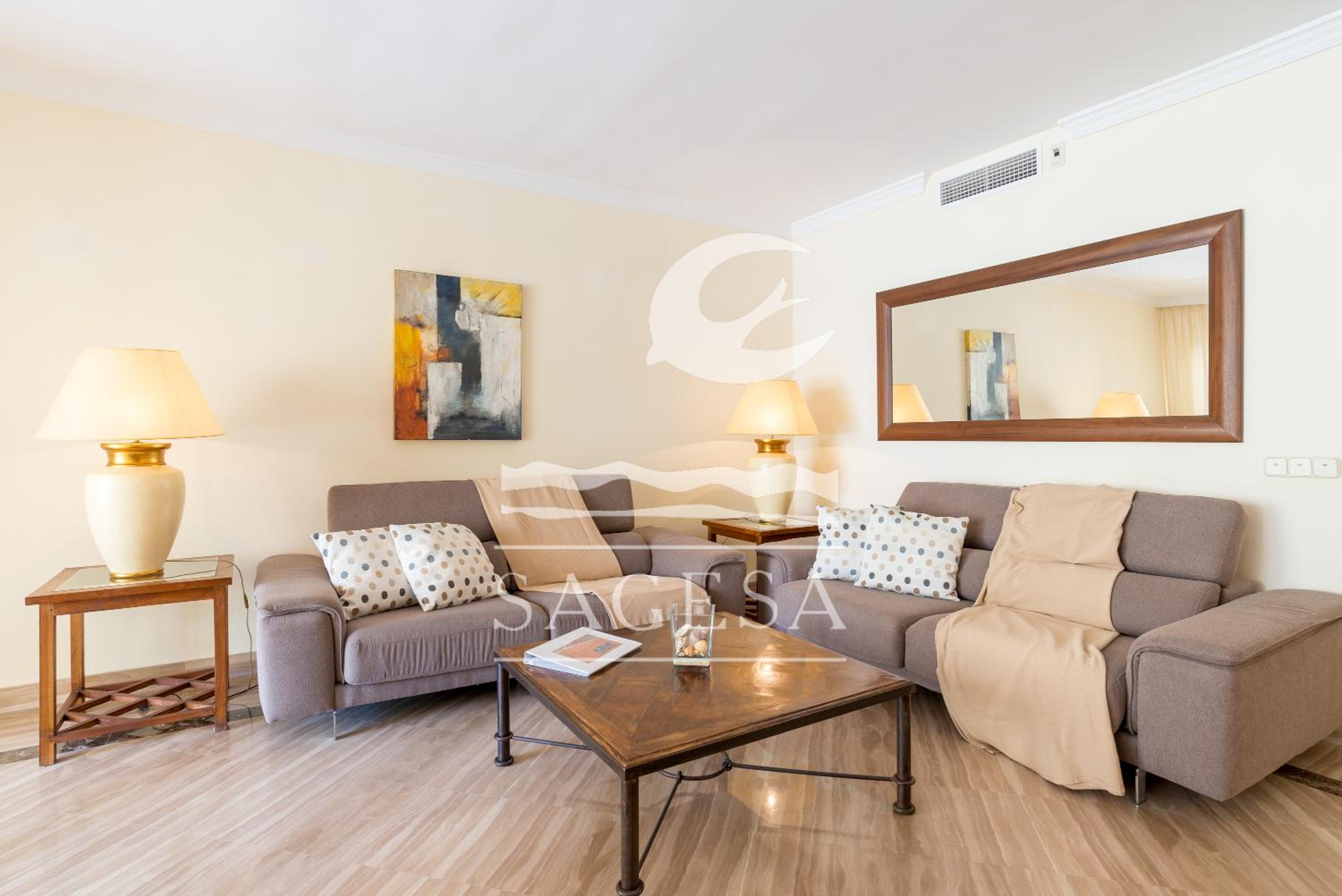 Apartamento con vista a la piscina