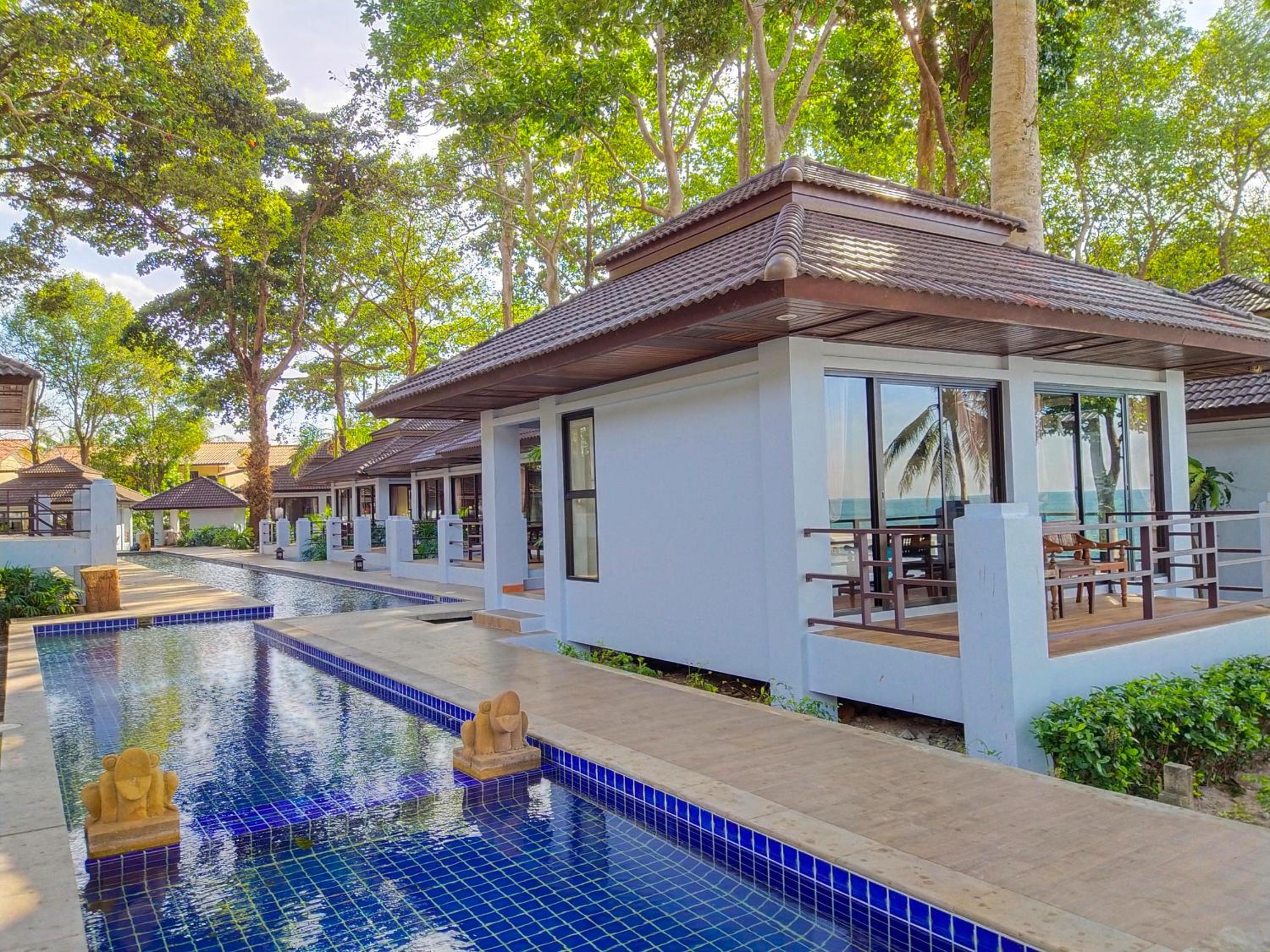 Poolside Villa photo 2