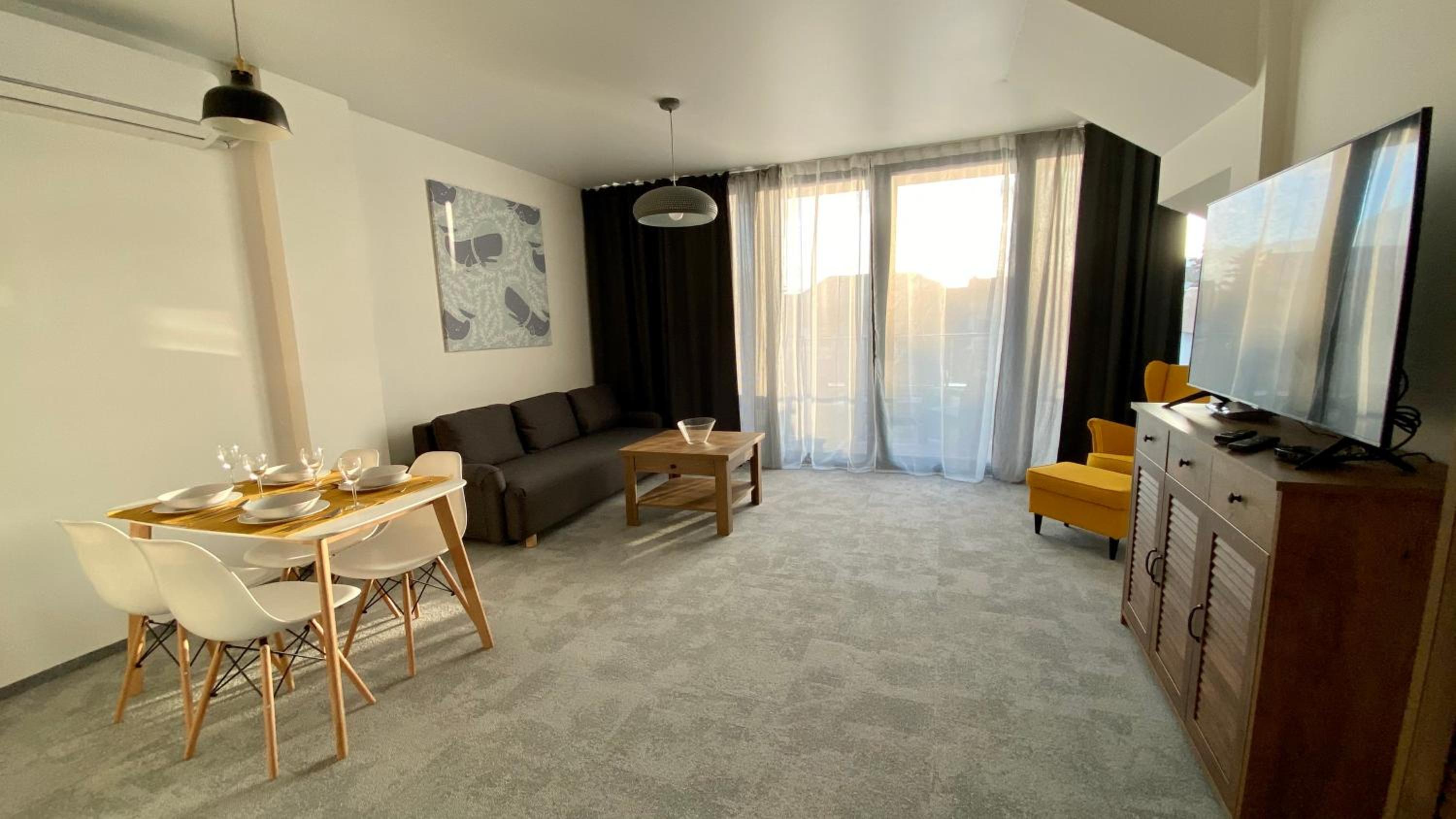 Apartment with Terrace - Photo 11