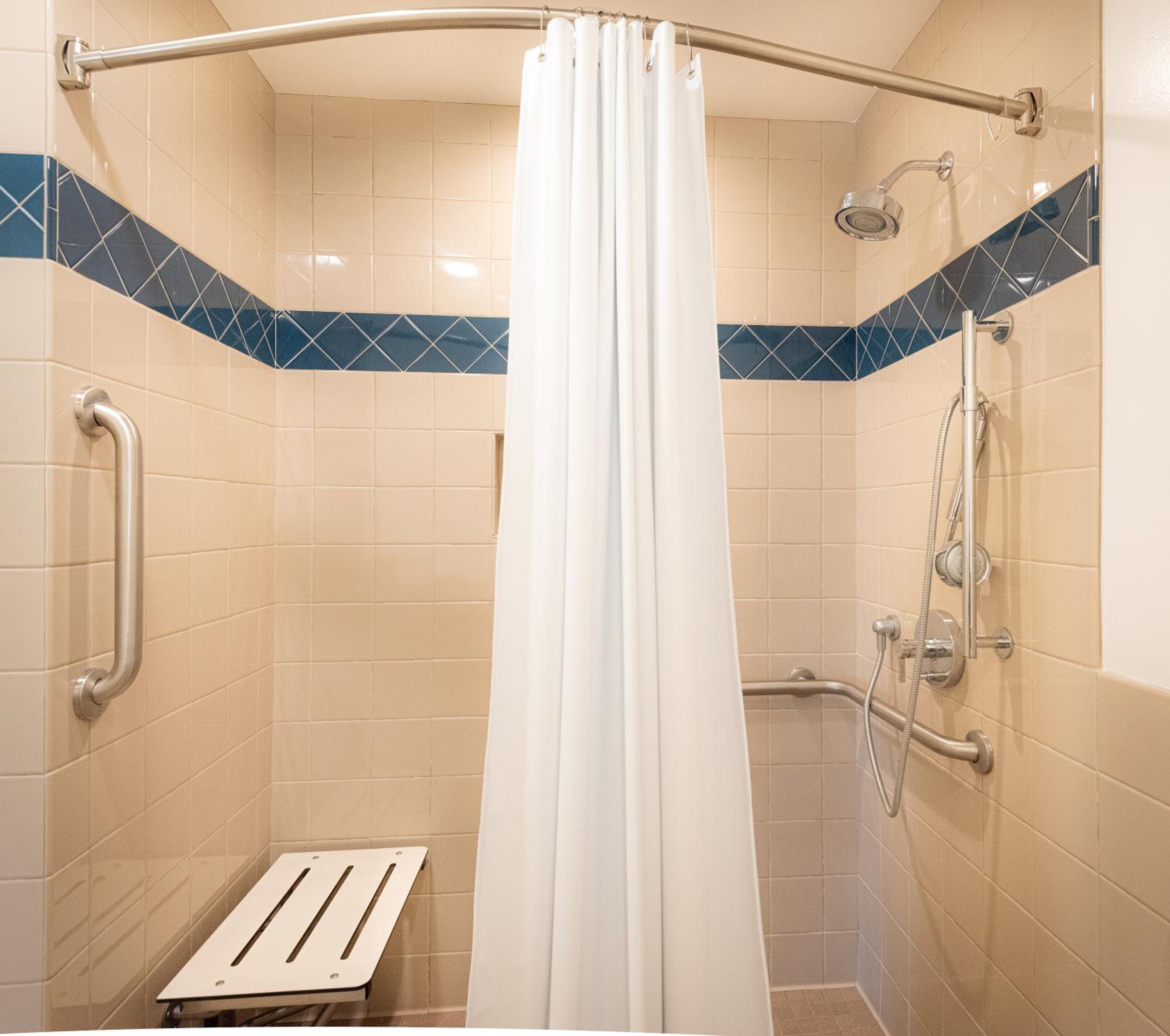 Queen Room - Disability Access - Photo 2
