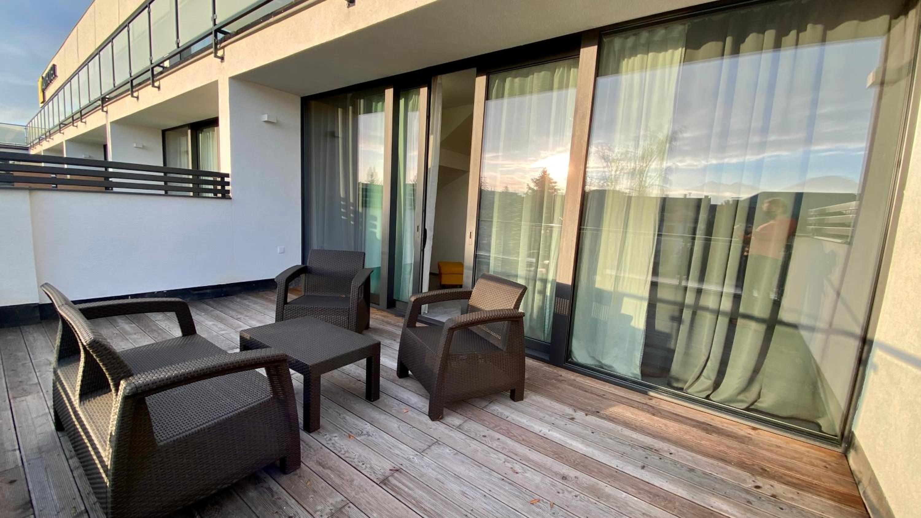 Apartment with Terrace - Photo 8