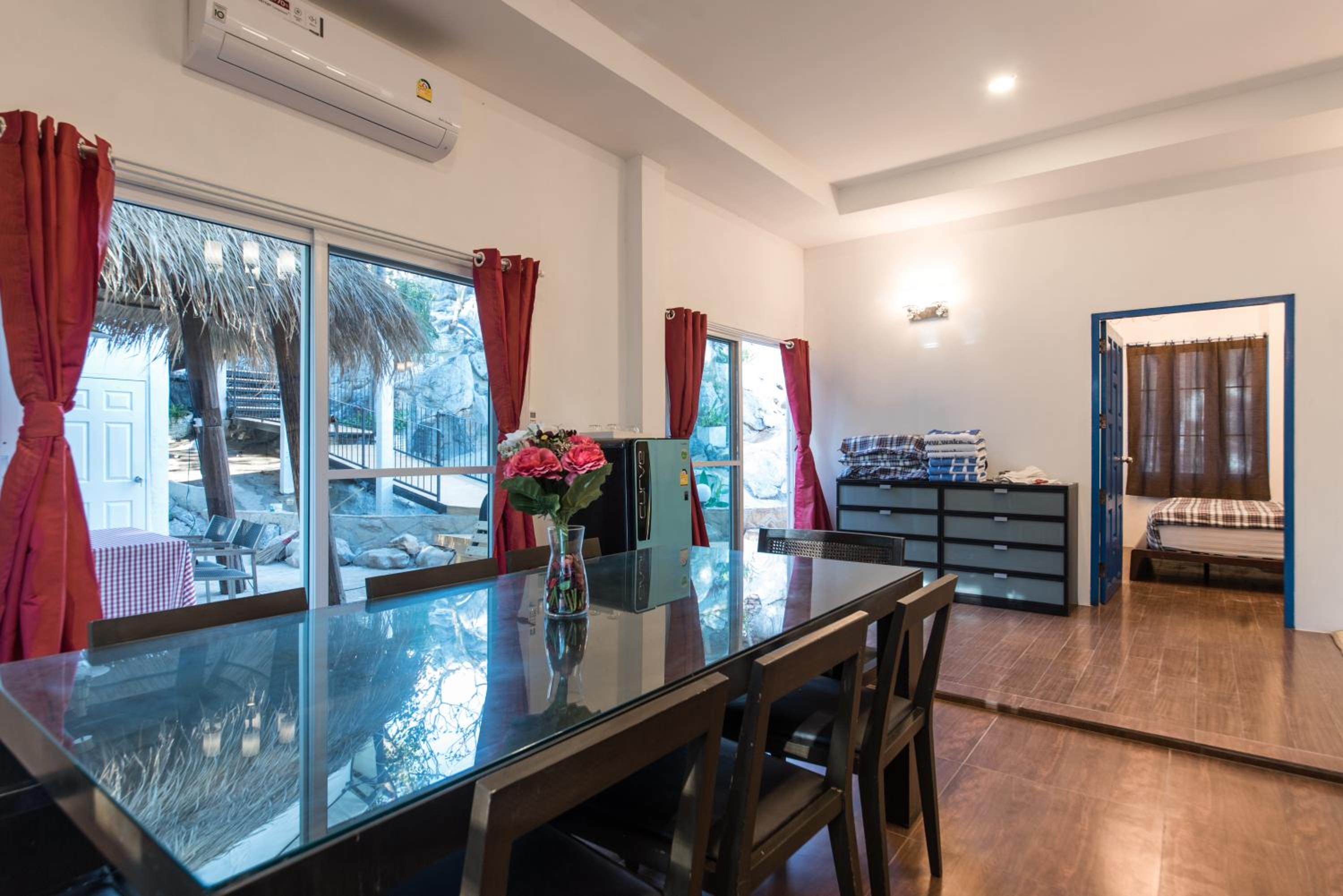 Family Room - Photo 6