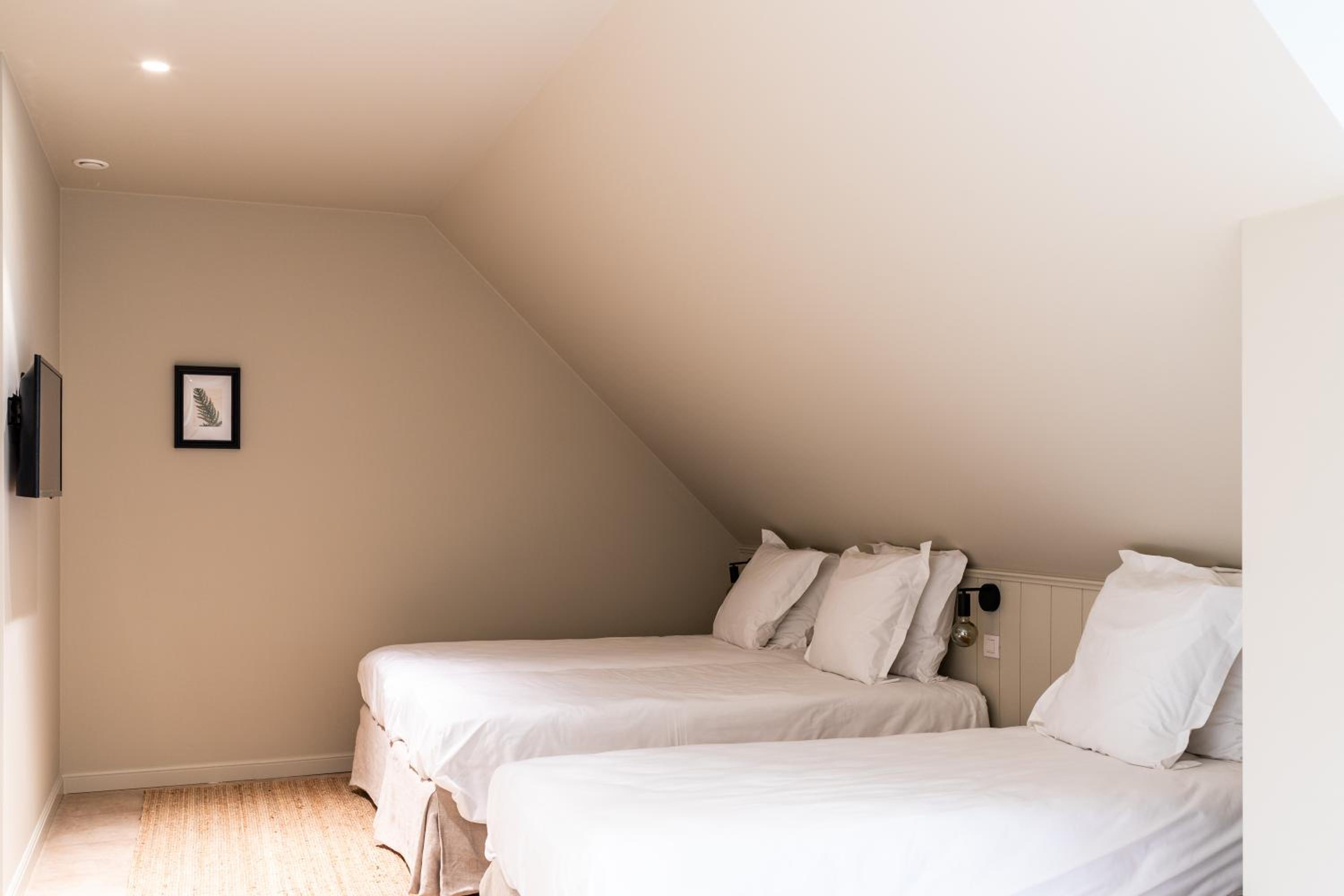 Standard Triple Room - Photo 1