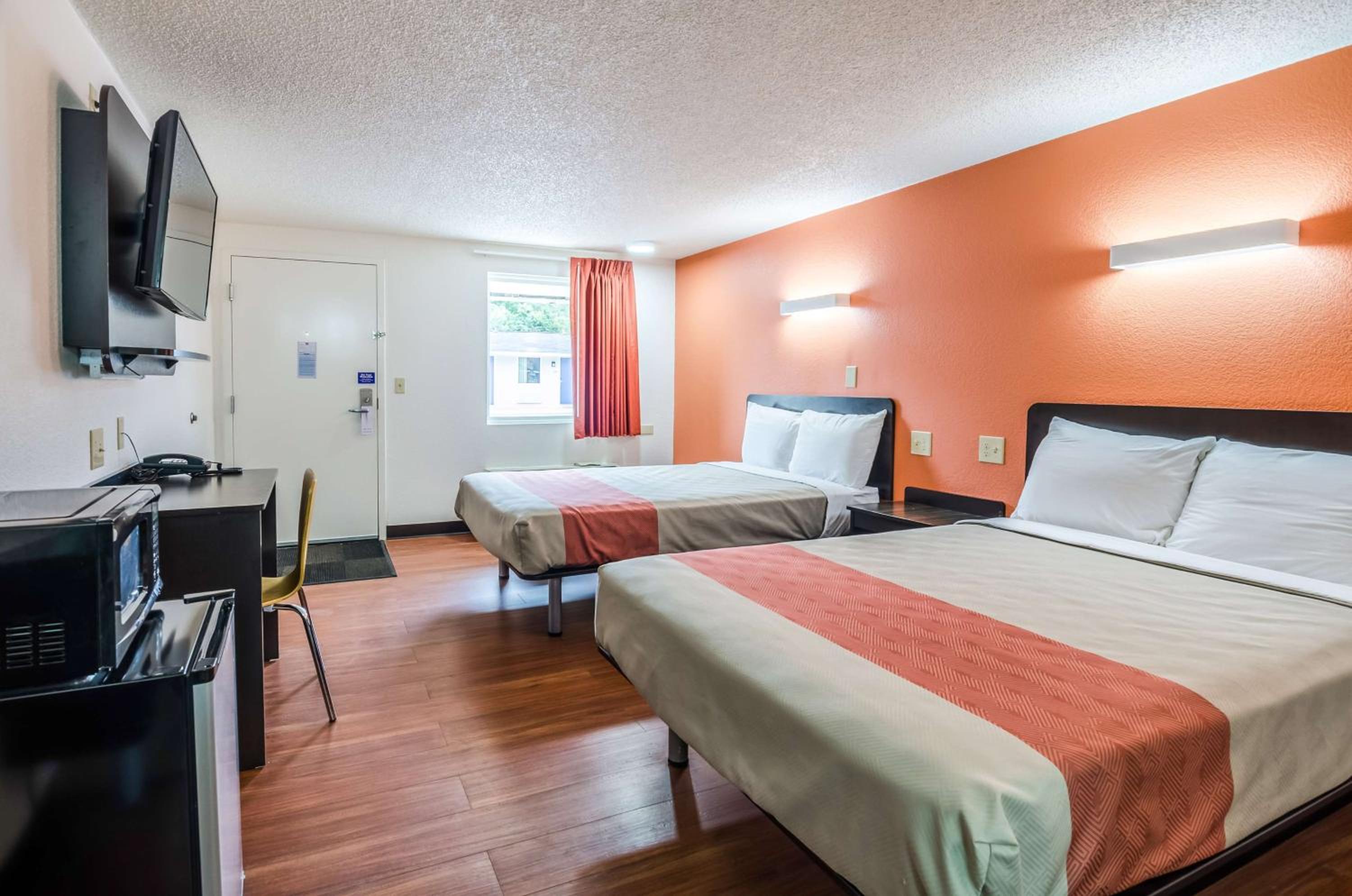 Quadruple Room - Disability Access - Non-Smoking photo 3