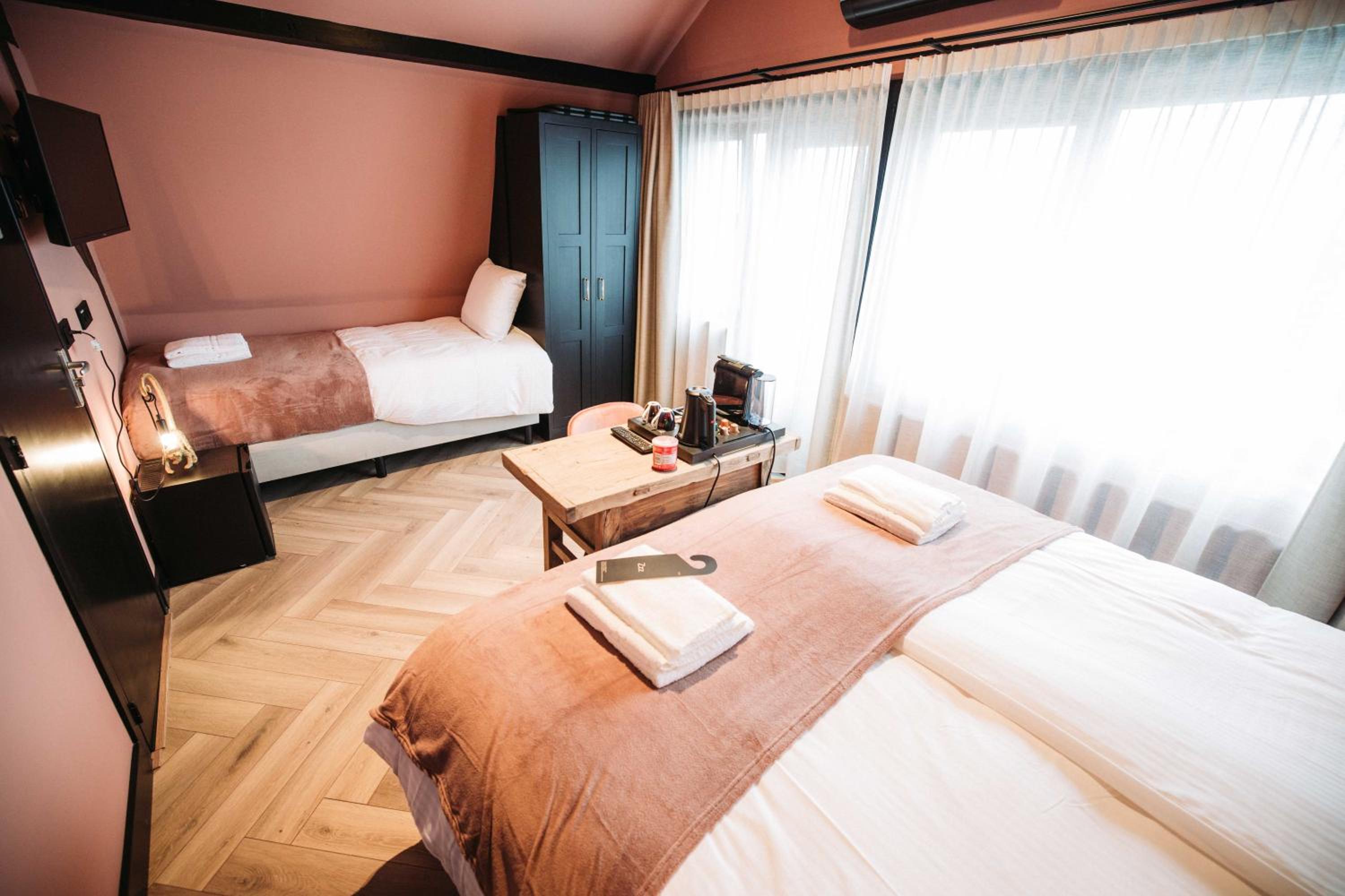 Triple Room with Balcony - Photo 1