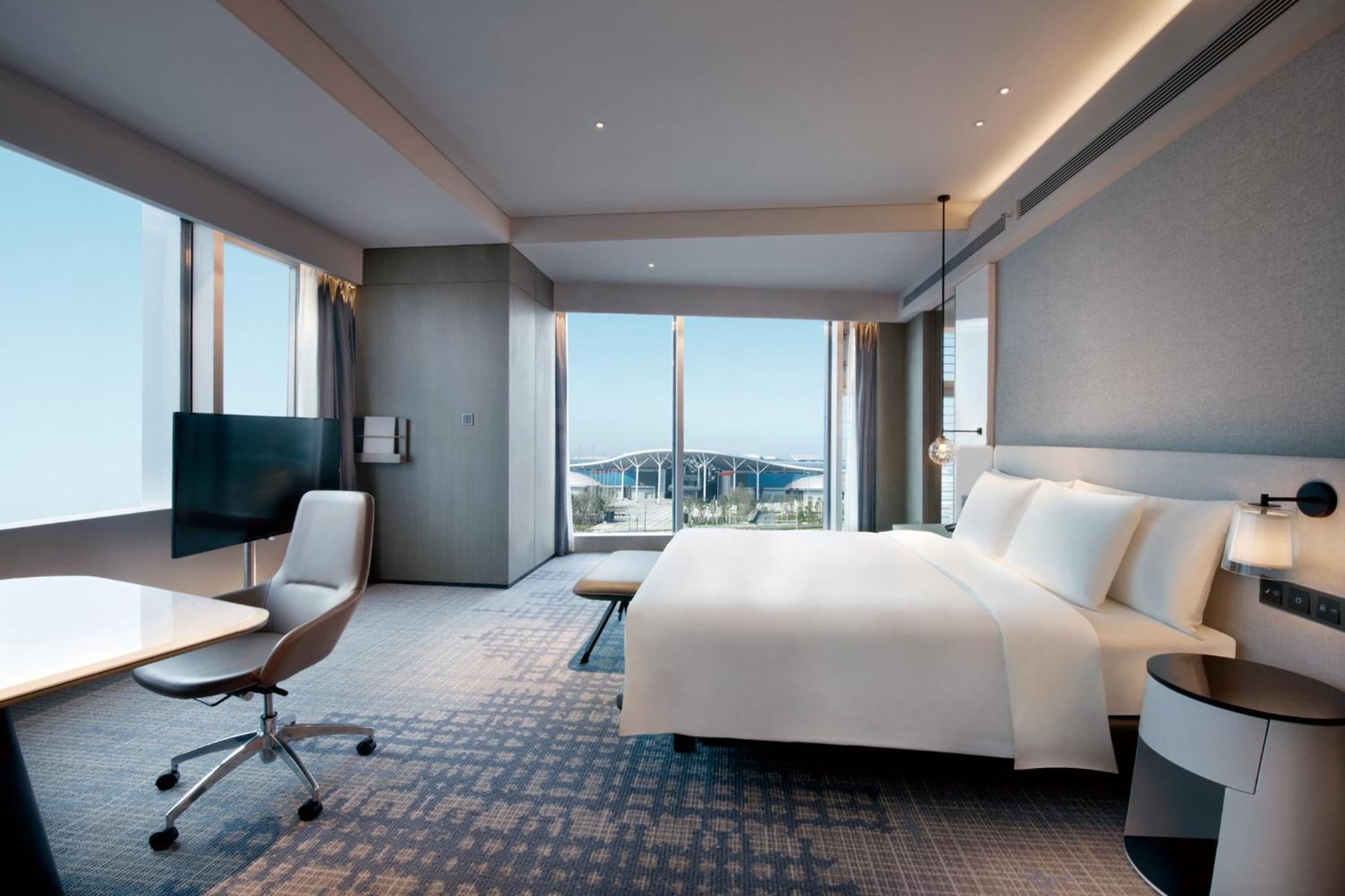 Premium King Room - Photo 2