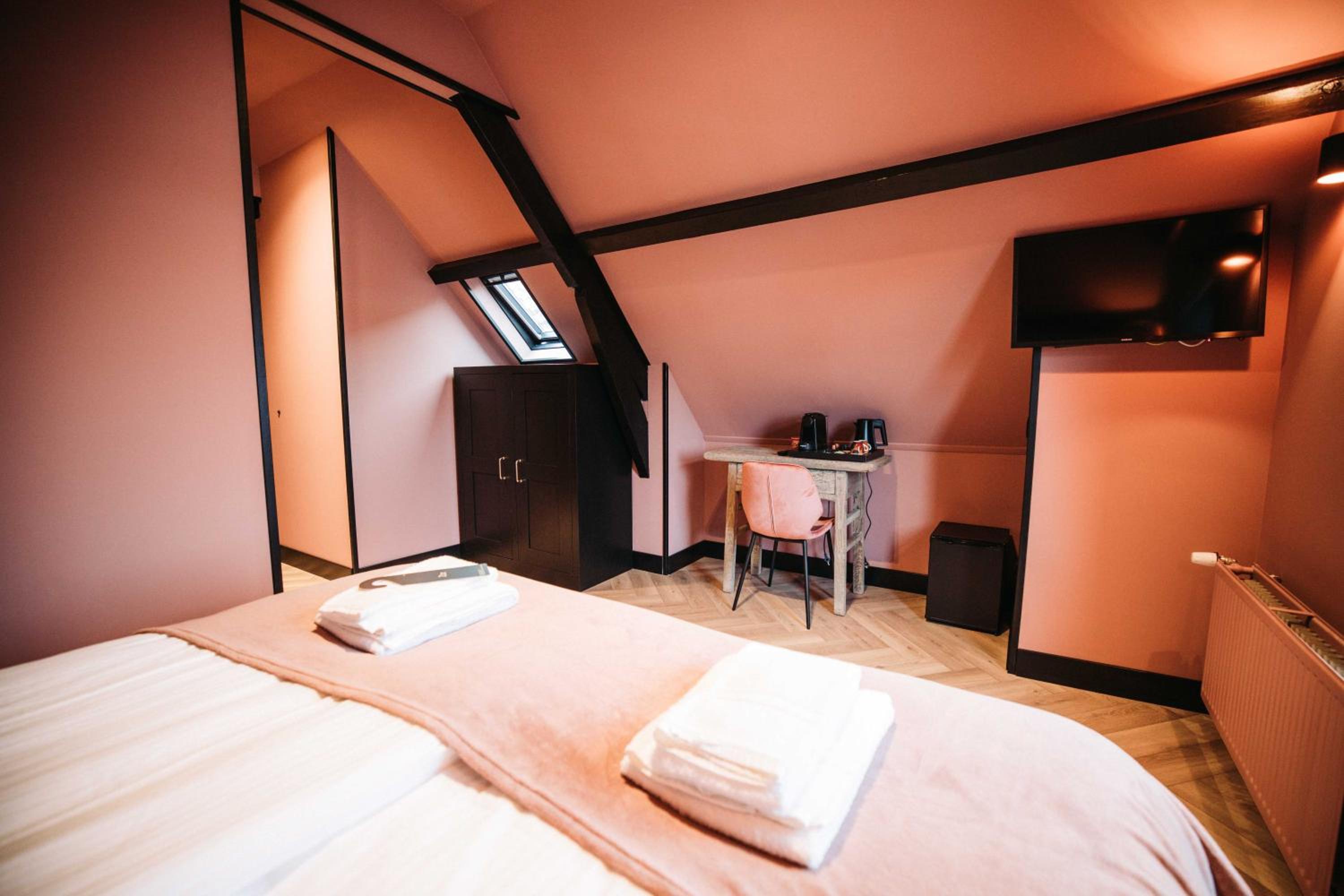 Standard Double Room - Photo 2