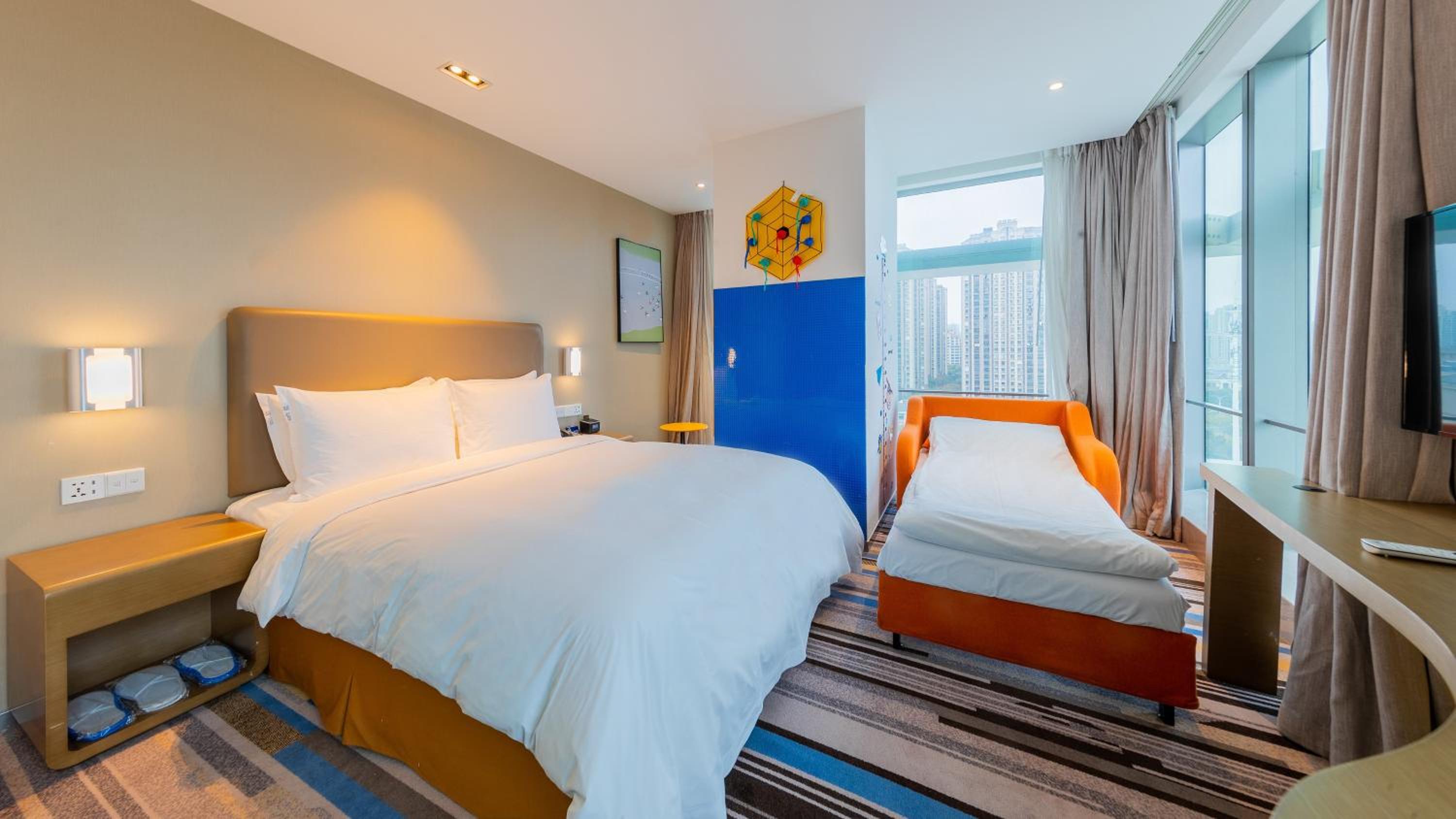 Standard Queen Room with Single Sofa Bed photo 2