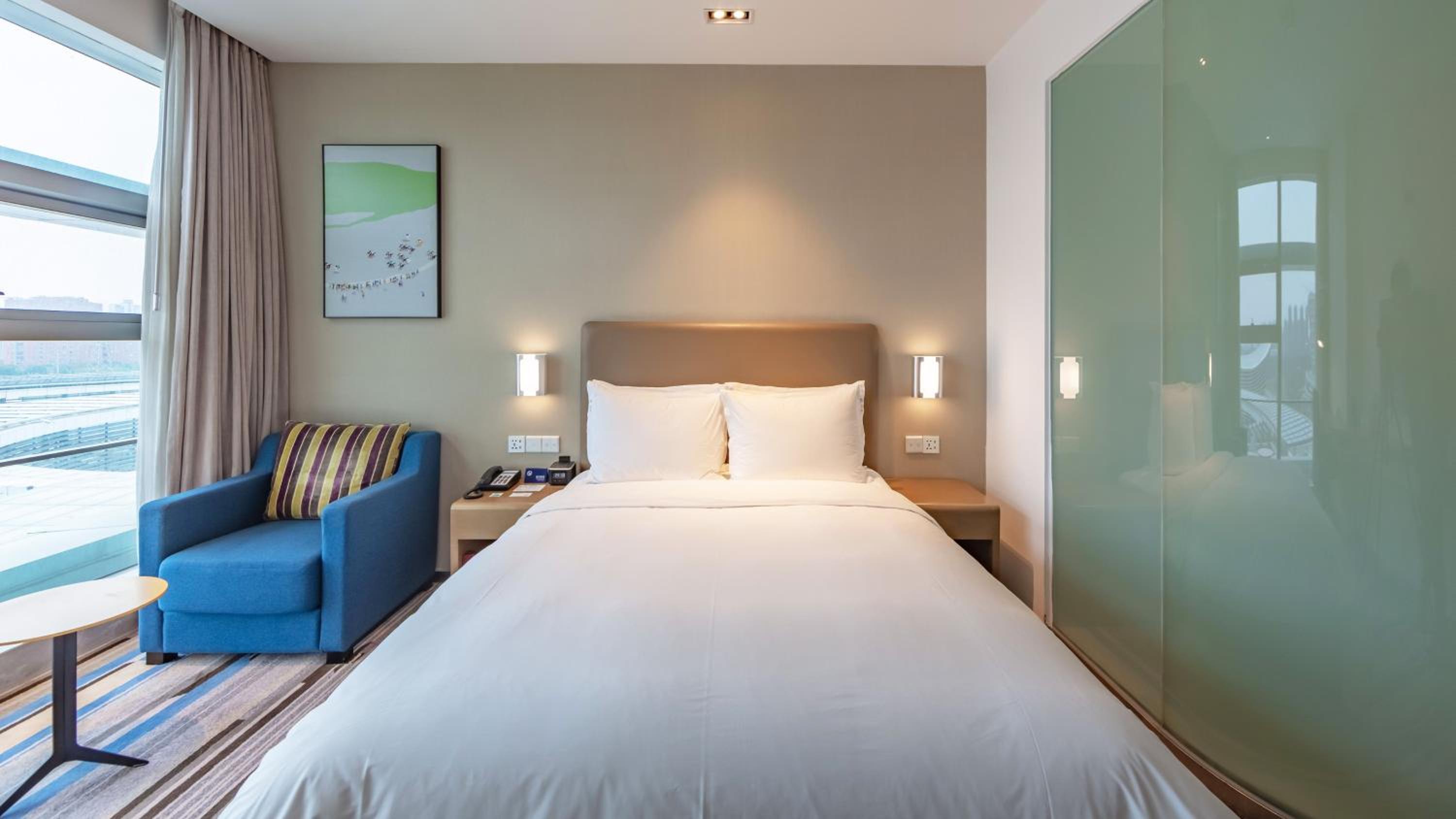 Standard Queen Room photo 1