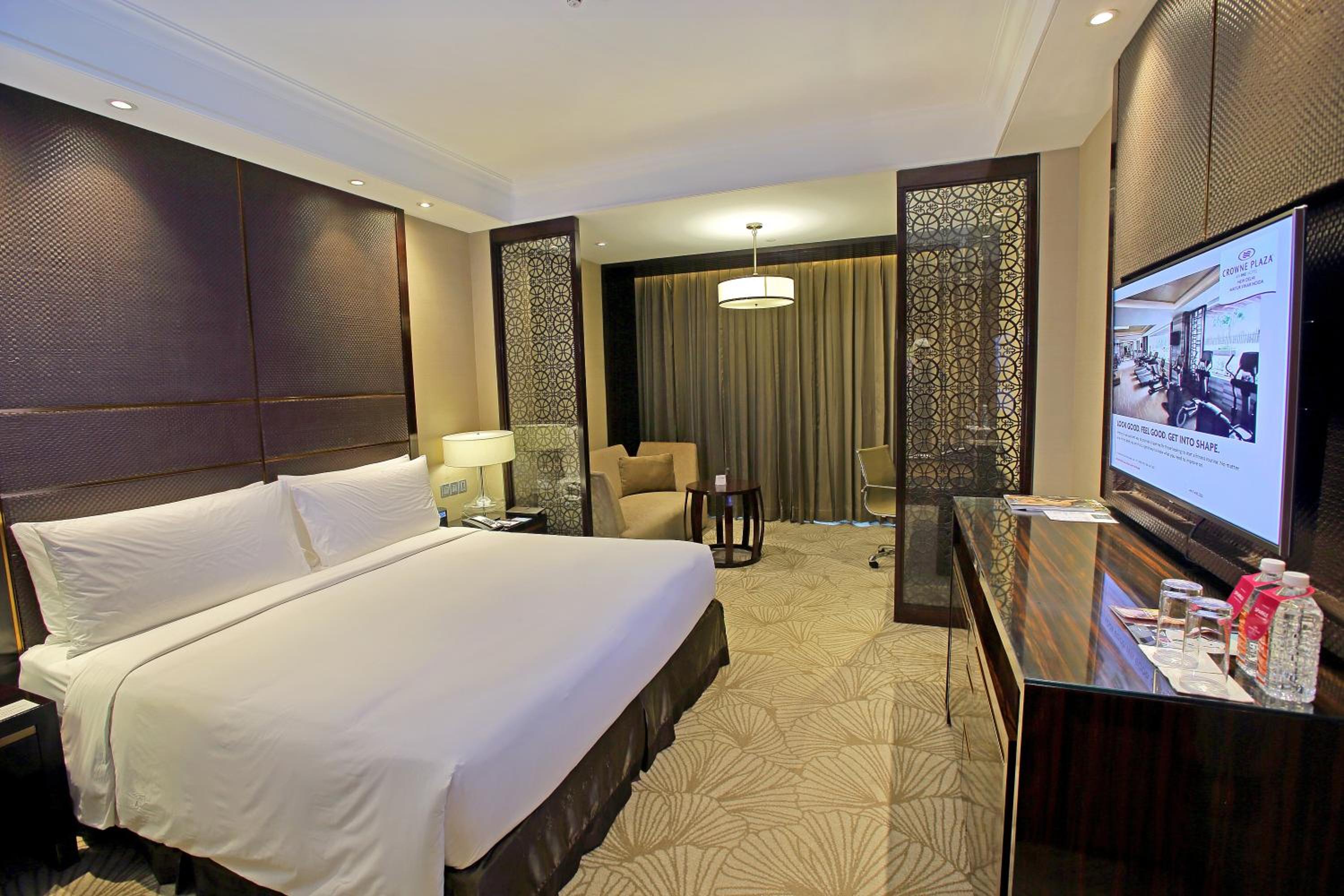 Standard King Room - Photo 5