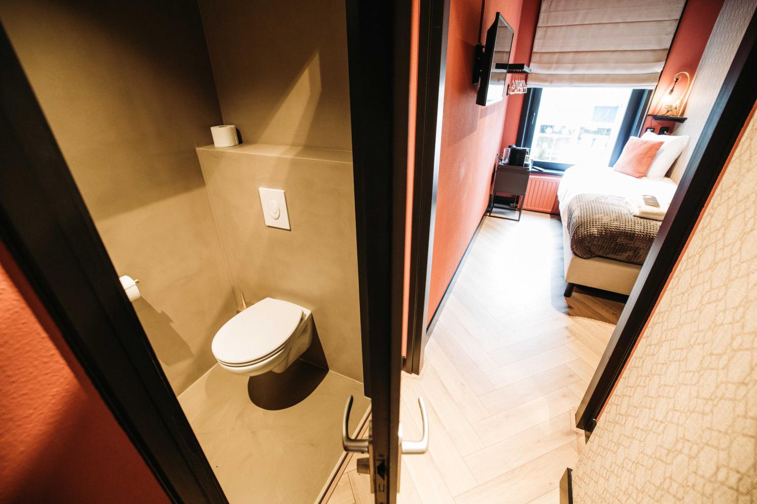 Small Single Room photo 2