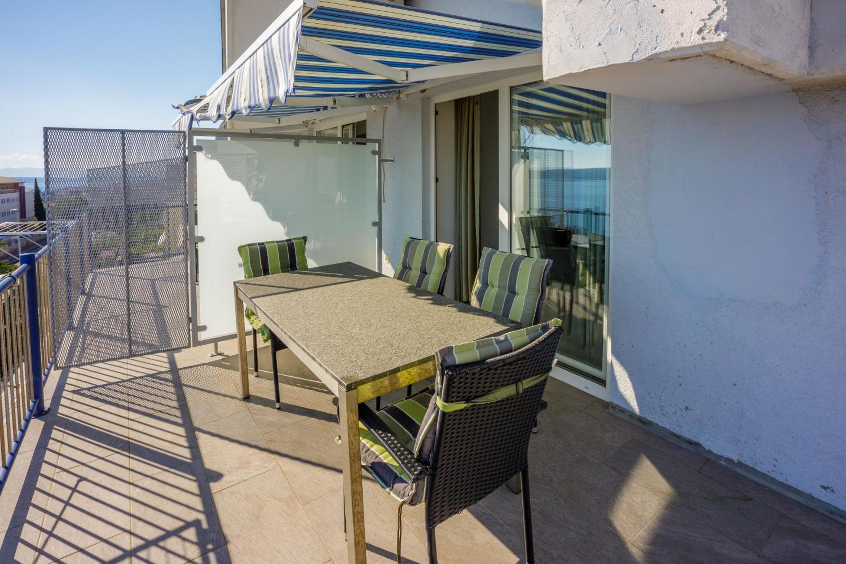 One-Bedroom Apartment with Balcony photo 2