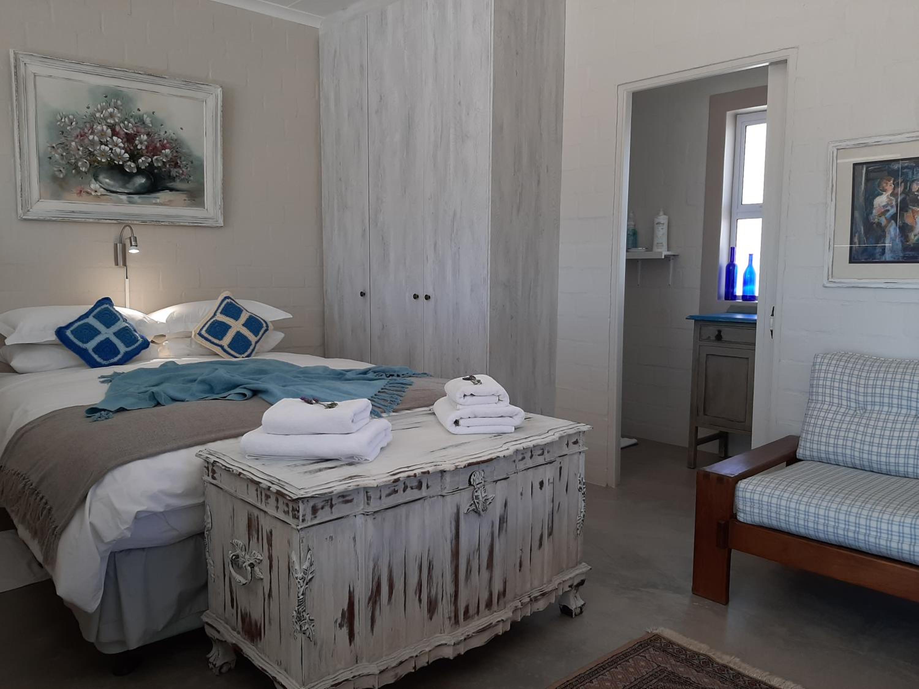 Deluxe Queen Suite - Photo 17
