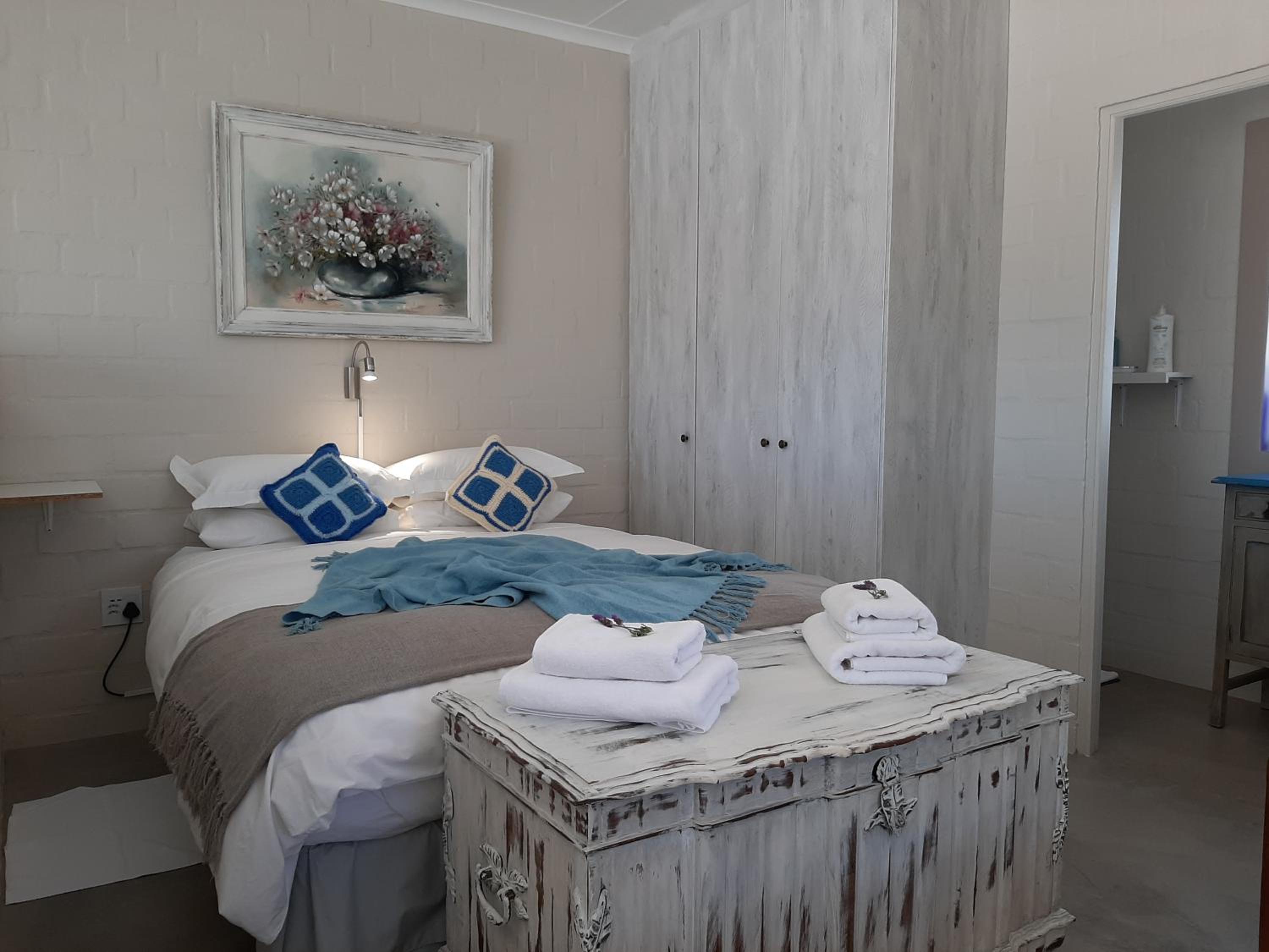 Deluxe Queen Suite - Photo 18