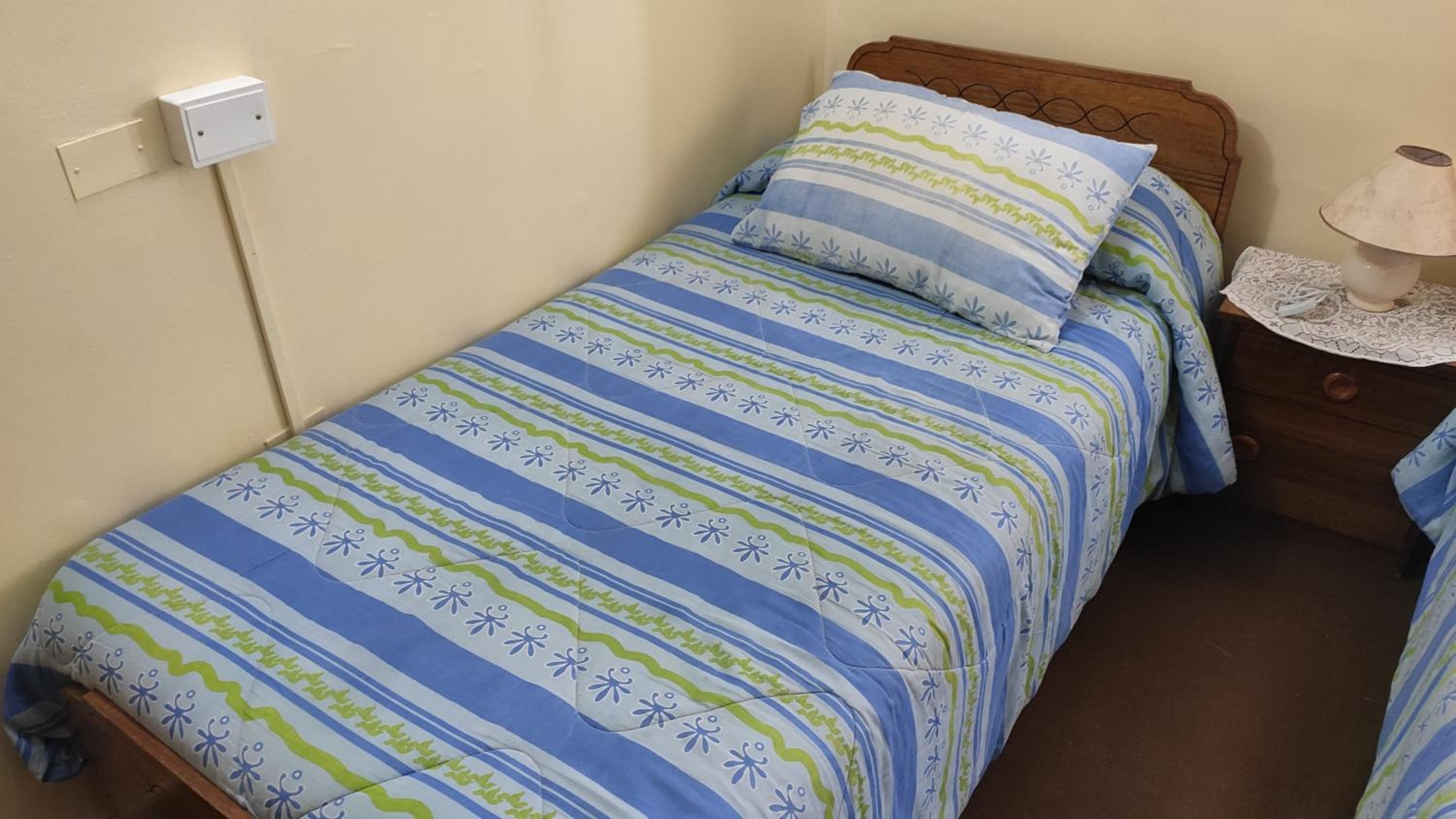 Standard Twin Room with Shared Bathroom photo 2