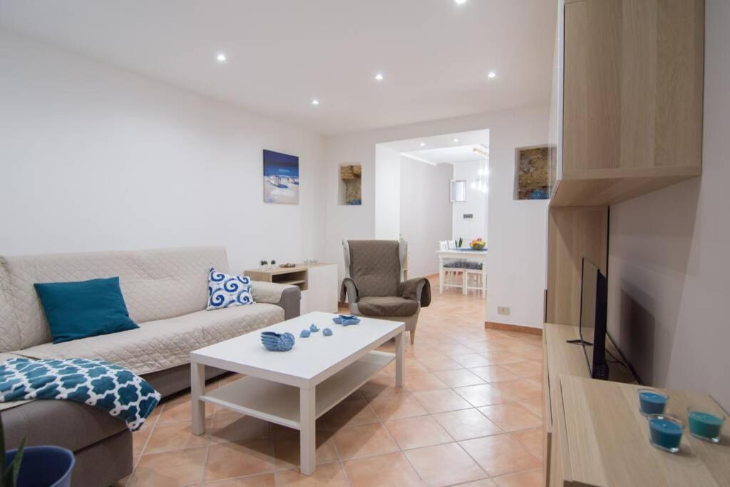 One-Bedroom Apartment - Photo 1