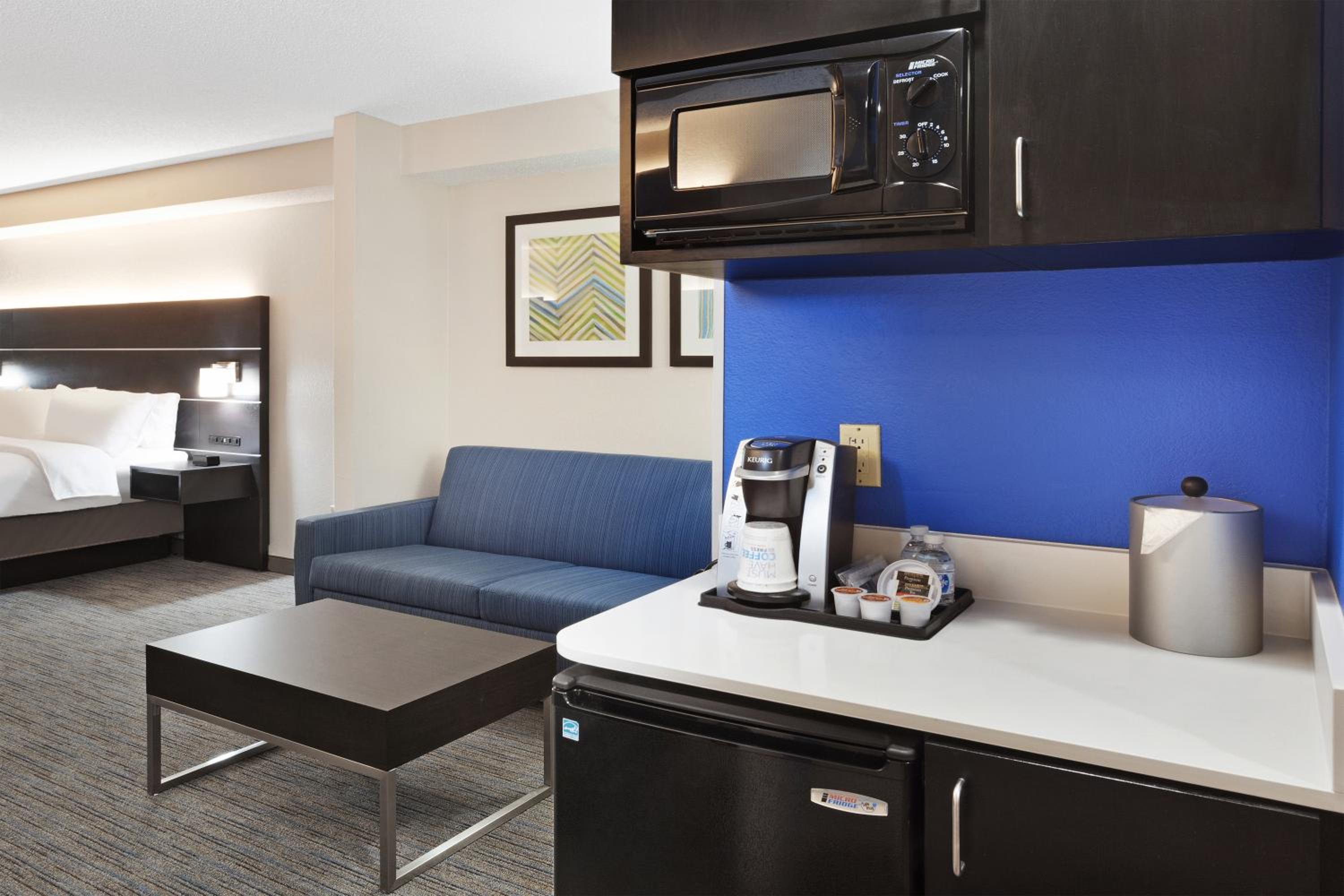 One-Bedroom Suite with Two Queen Beds - Photo 1