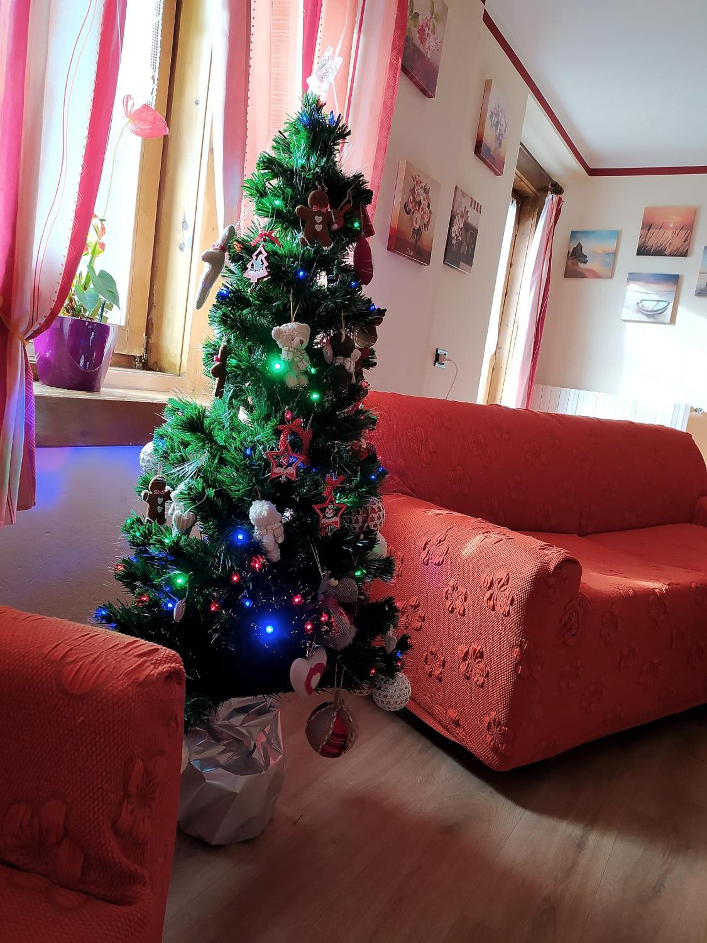 Two-Bedroom Apartment with Mountain View photo 2