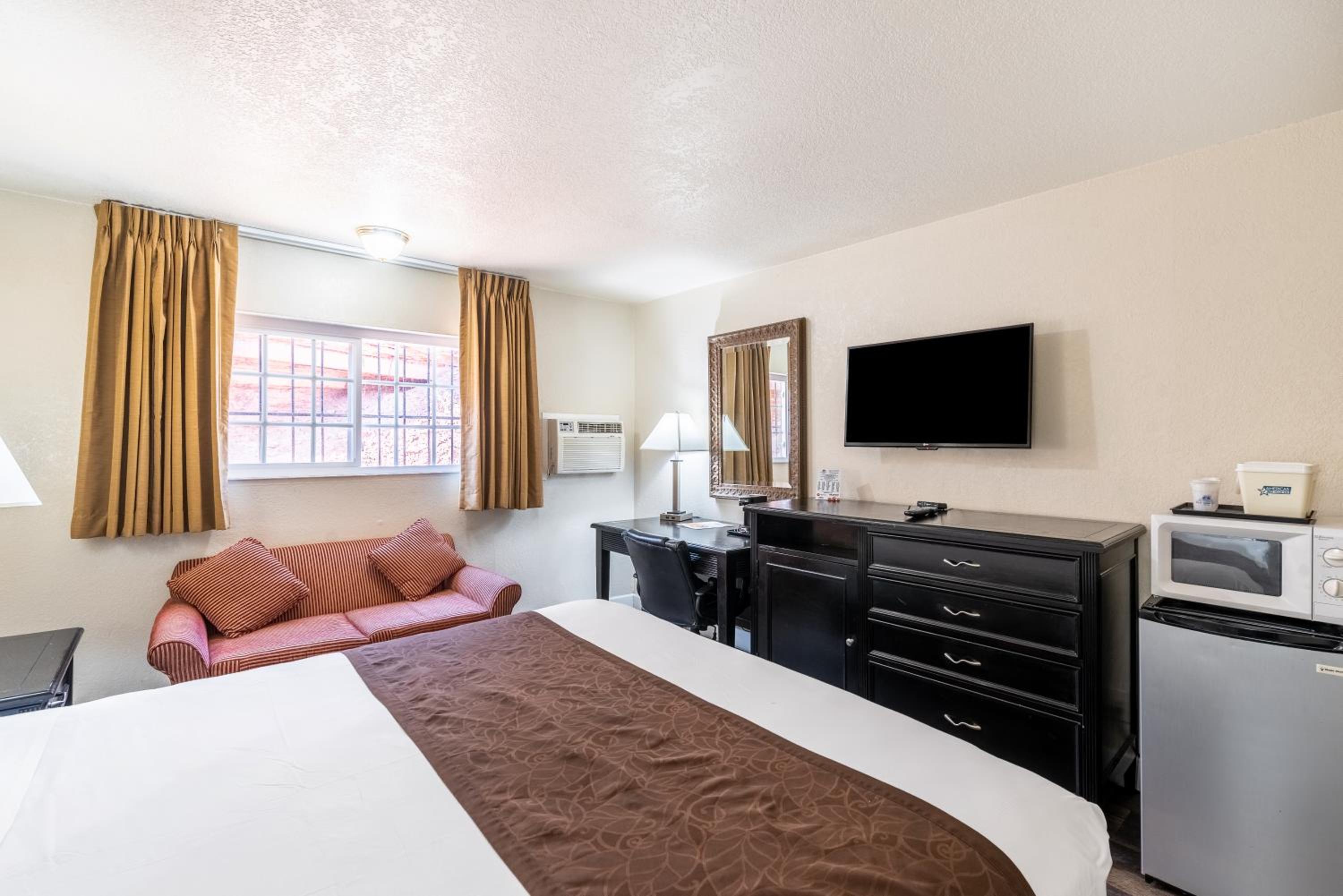 Standard King Room - Photo 1
