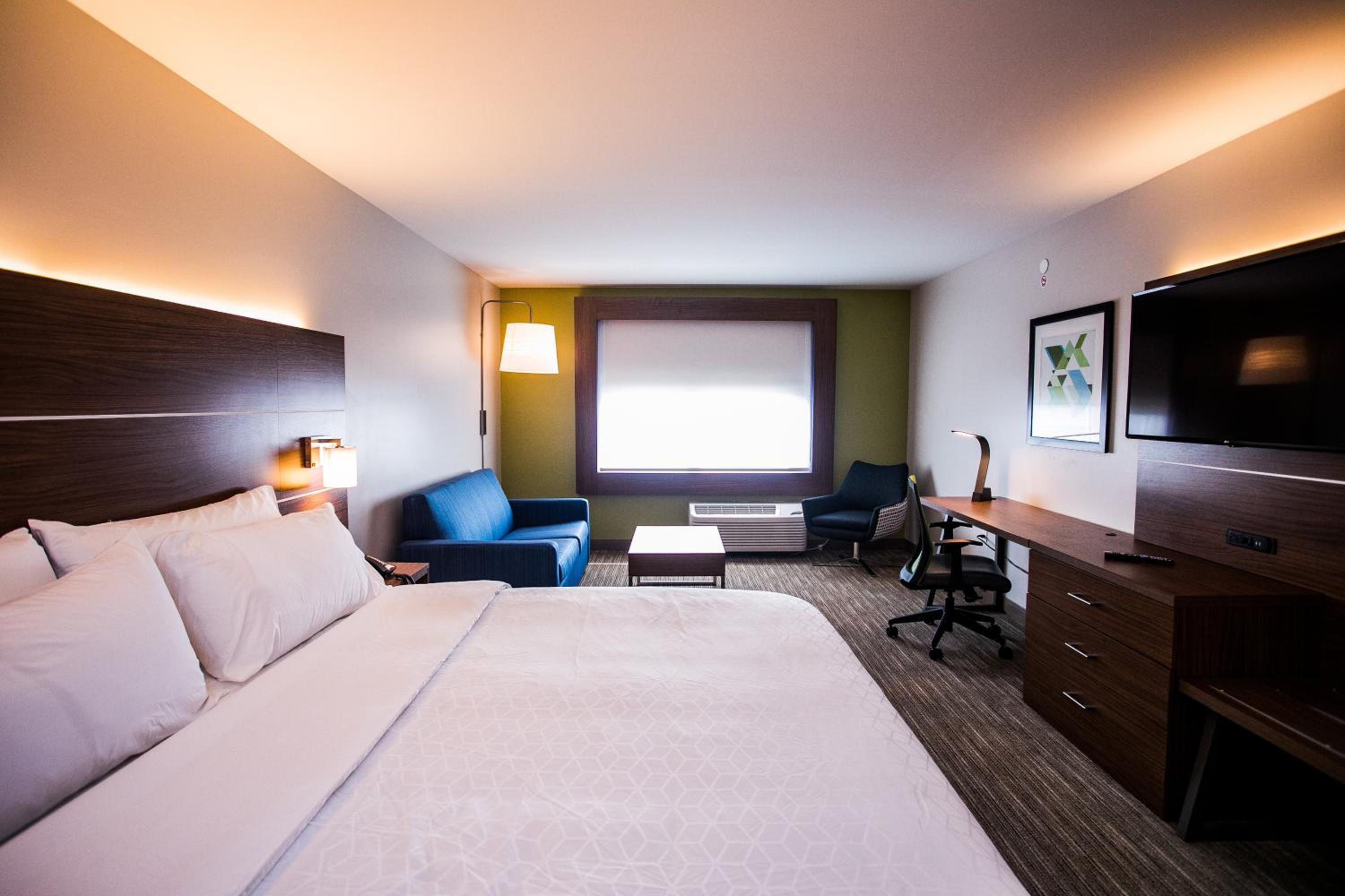 Suite with Two Queen Beds - Photo 7
