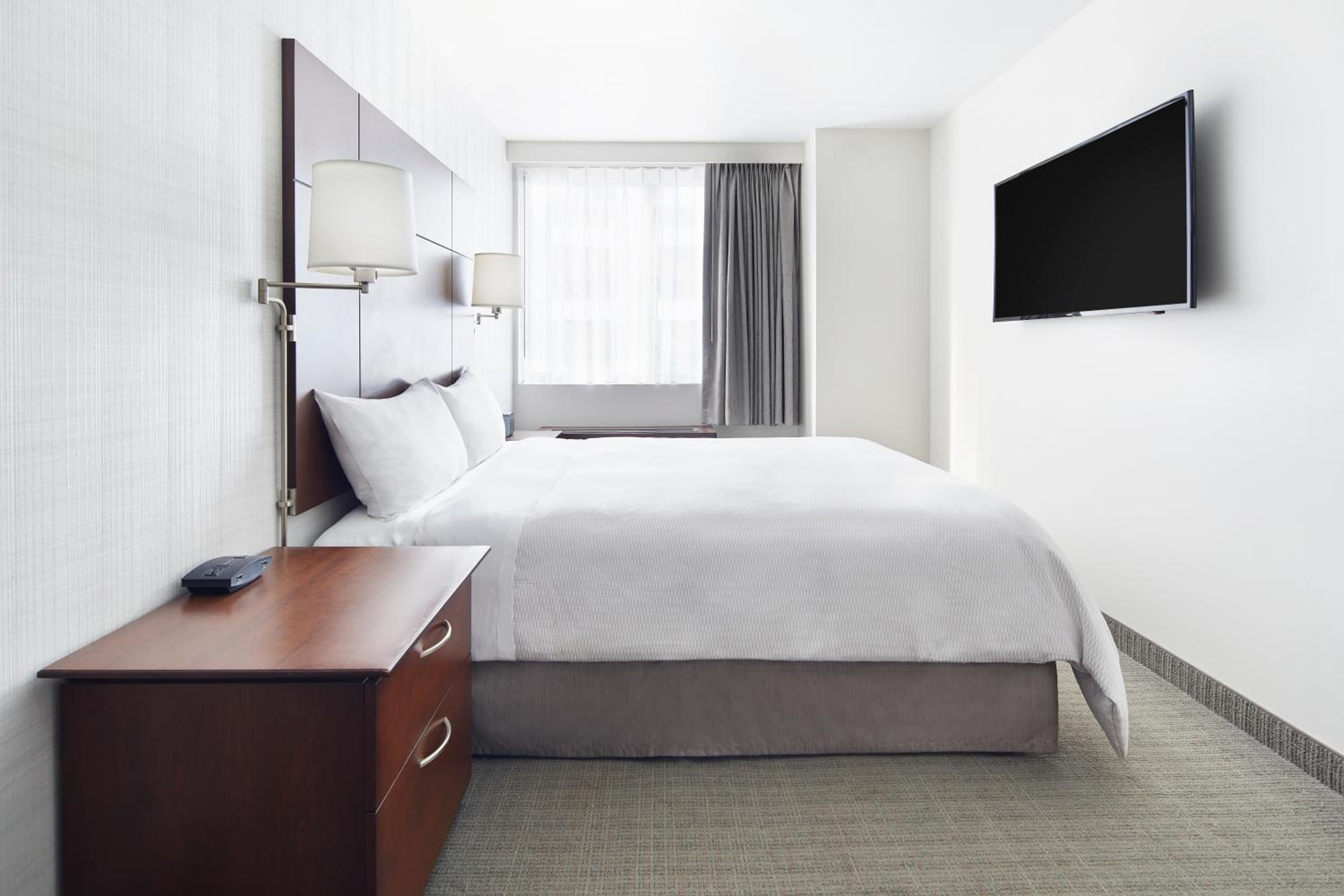 Standard Queen Room - Photo 7