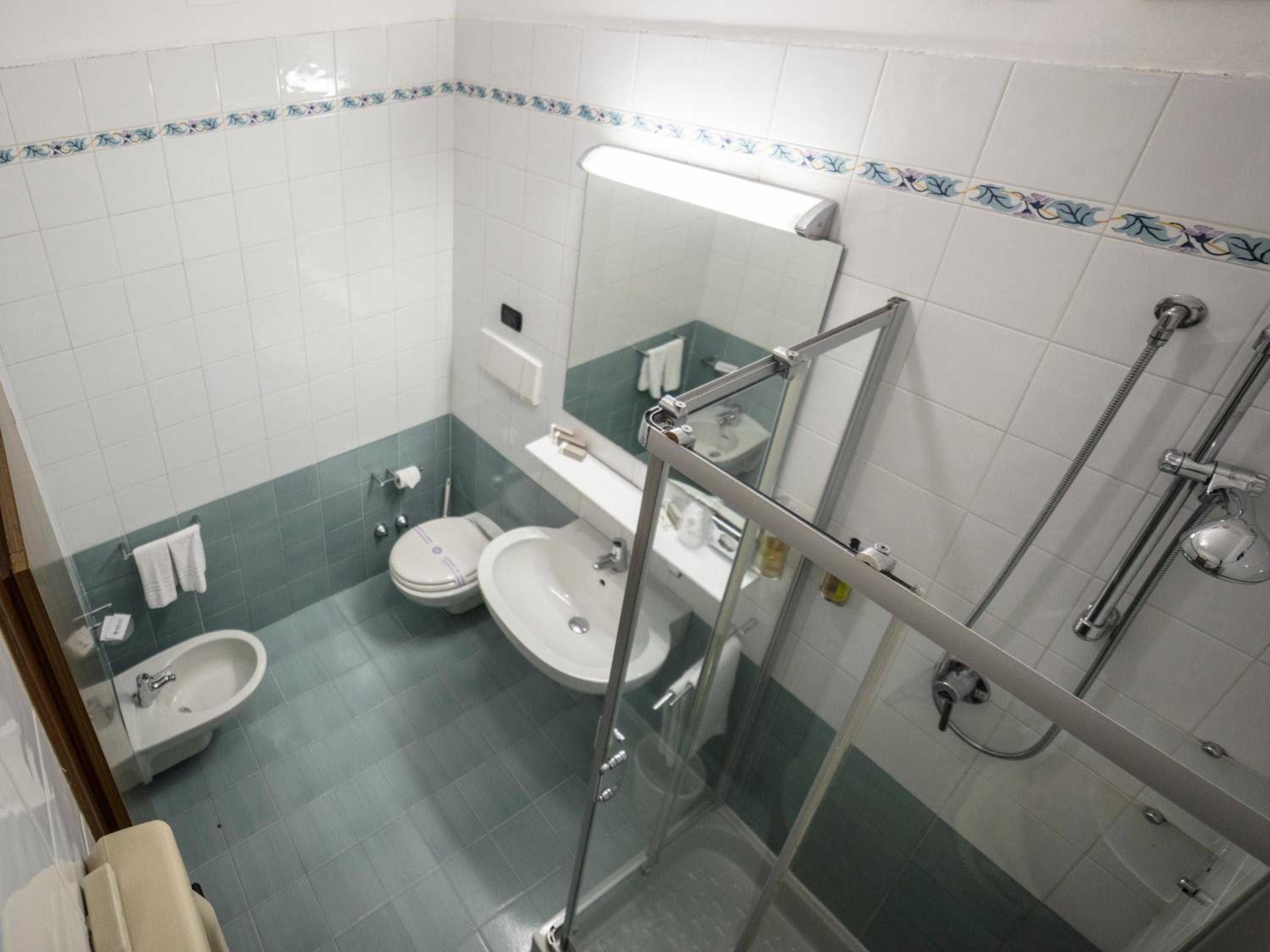 Double or Twin Room - Photo 3