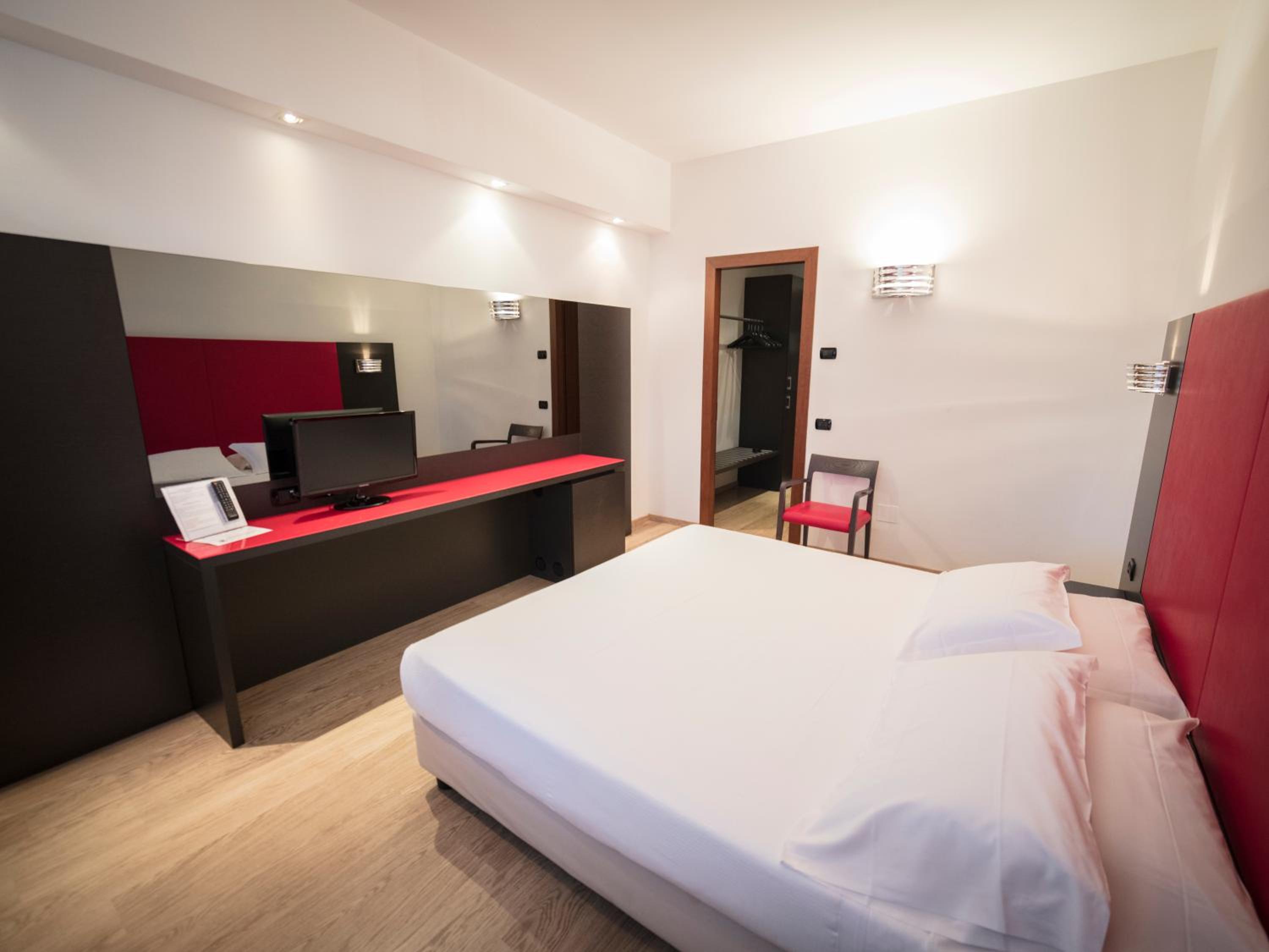 Double or Twin Room - Photo 5