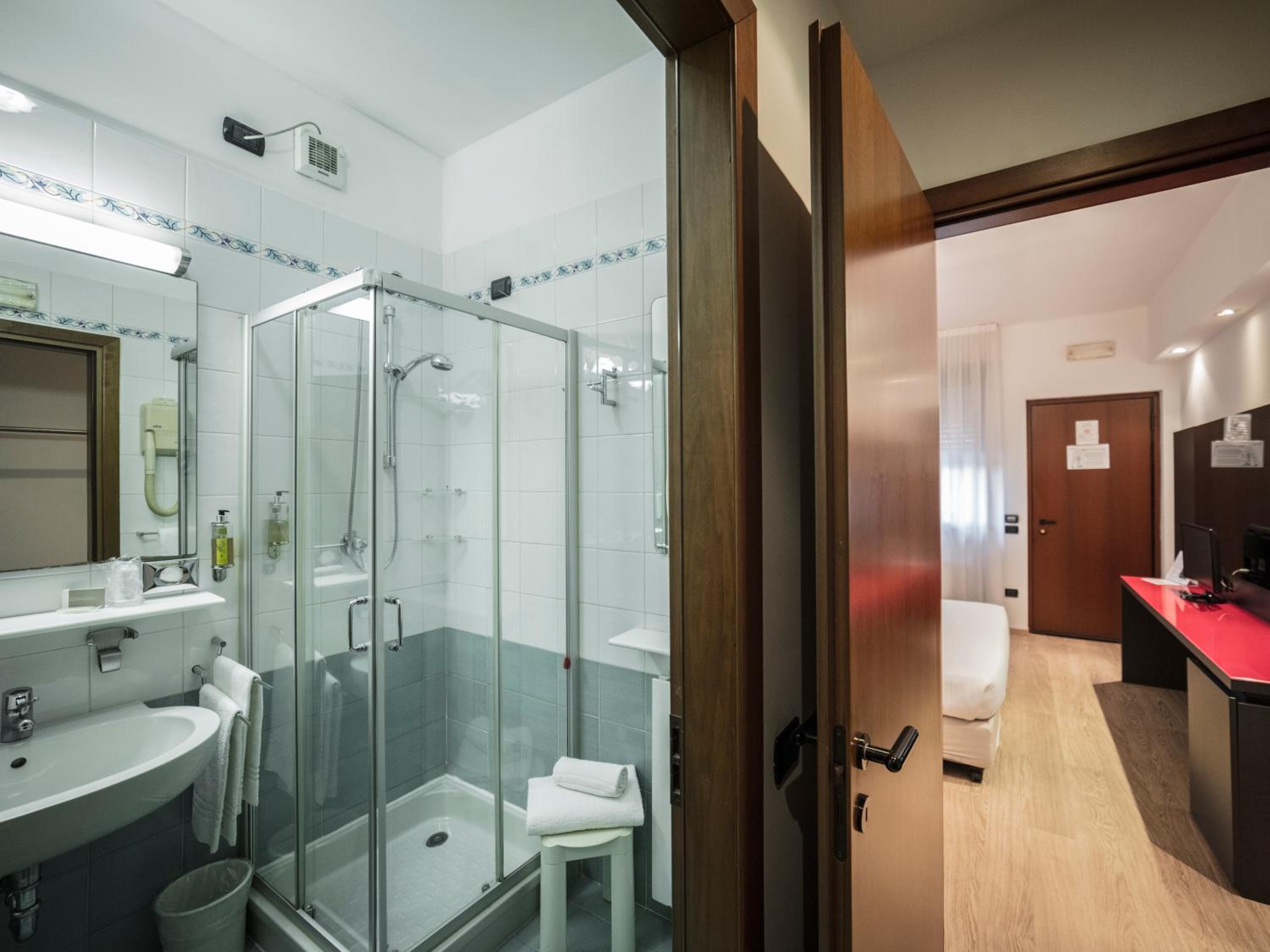 Double or Twin Room - Photo 2