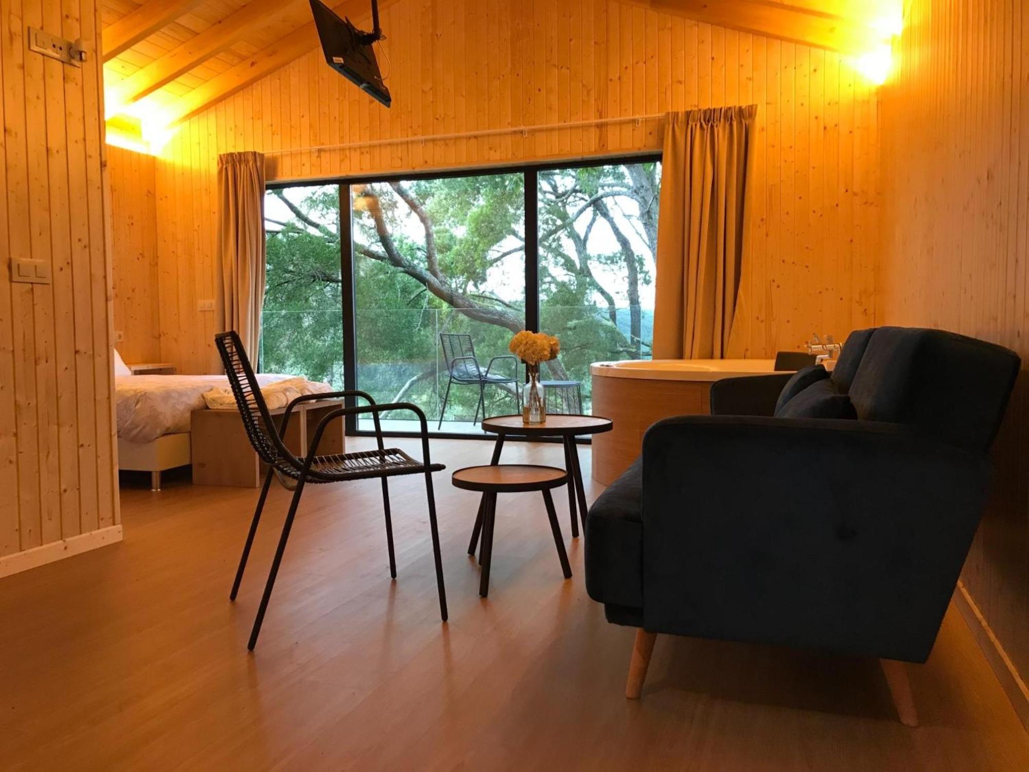 Bungalow Deluxe con Vista al Jardín.