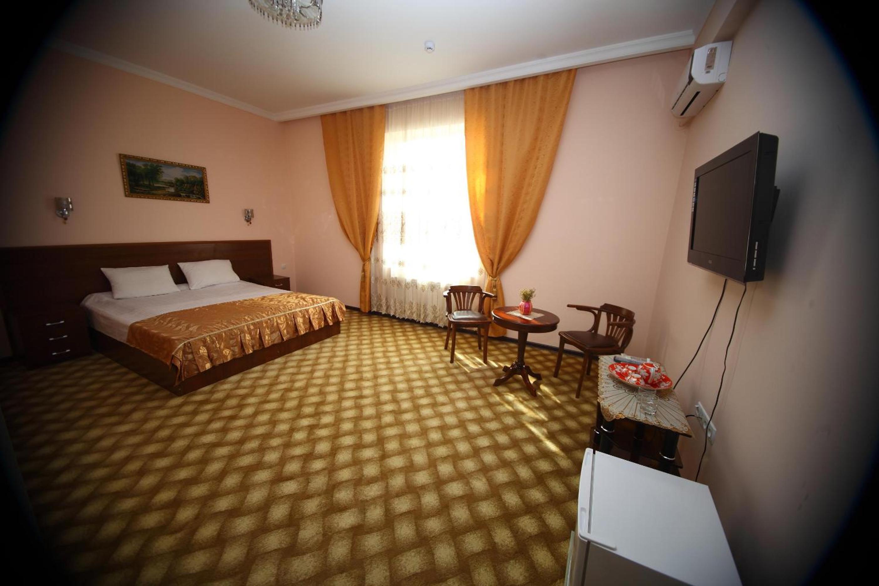 Large Double or Twin Room