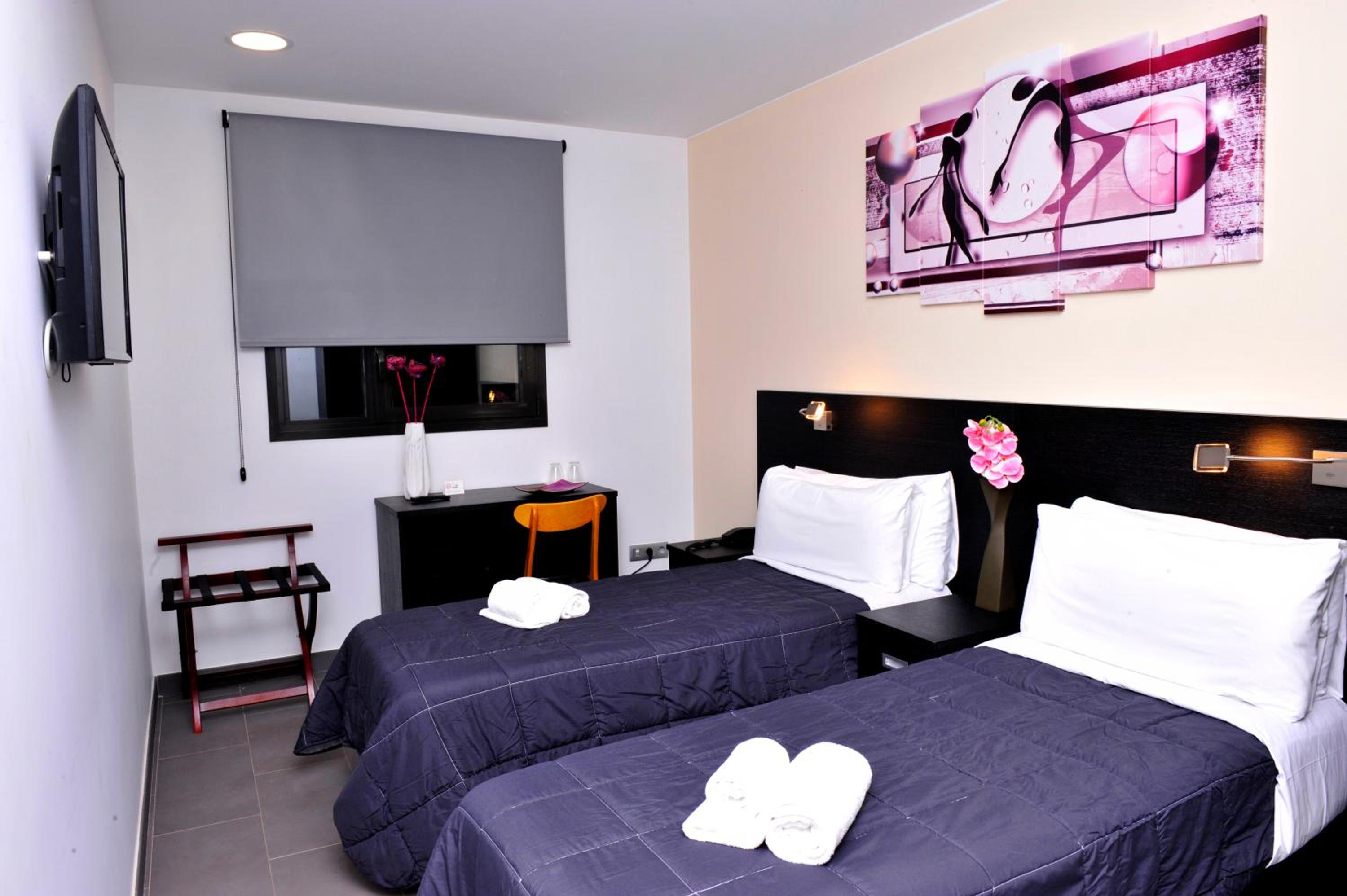 Twin Room - Photo 5