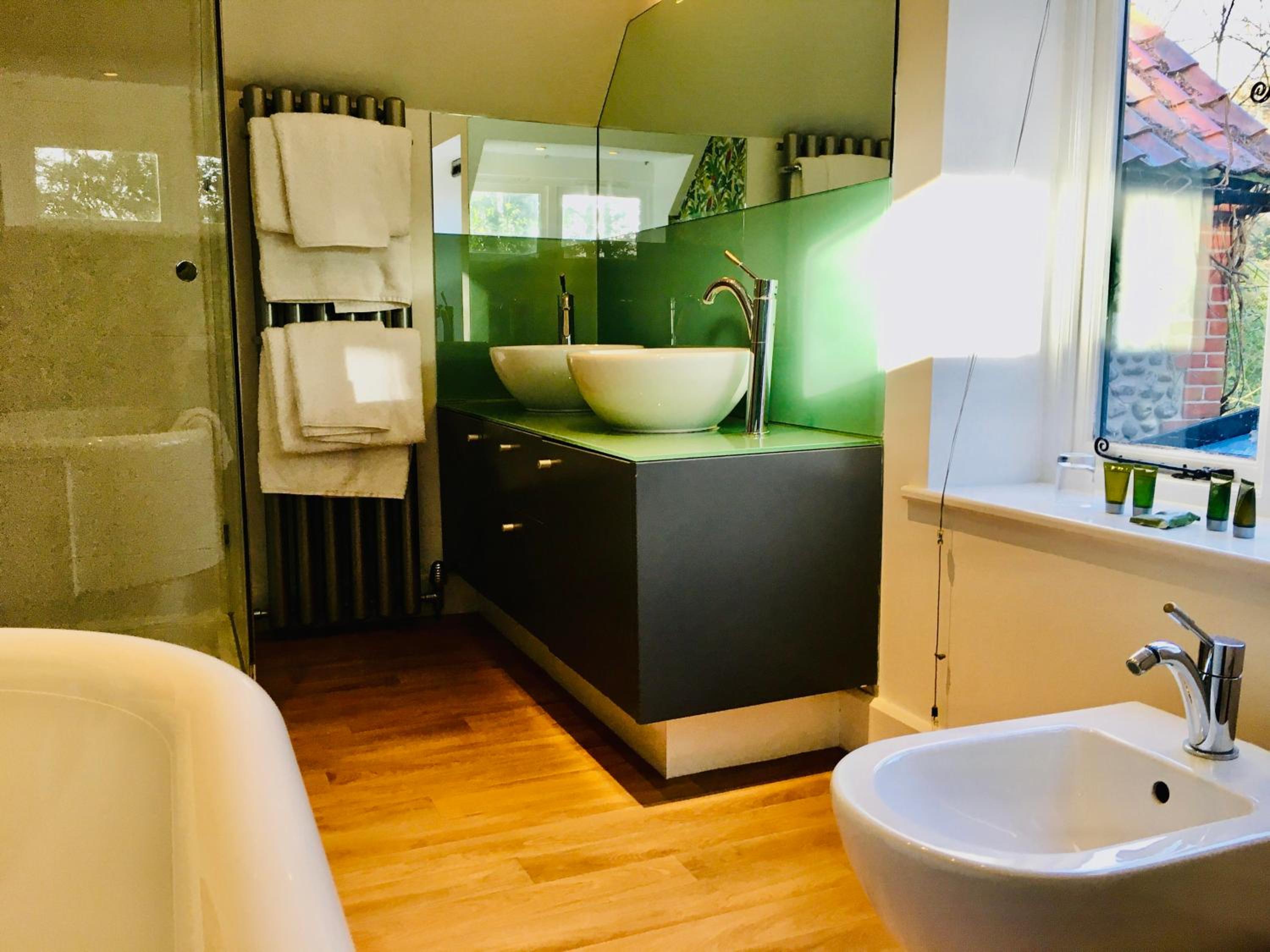 Walnut Suite photo 2