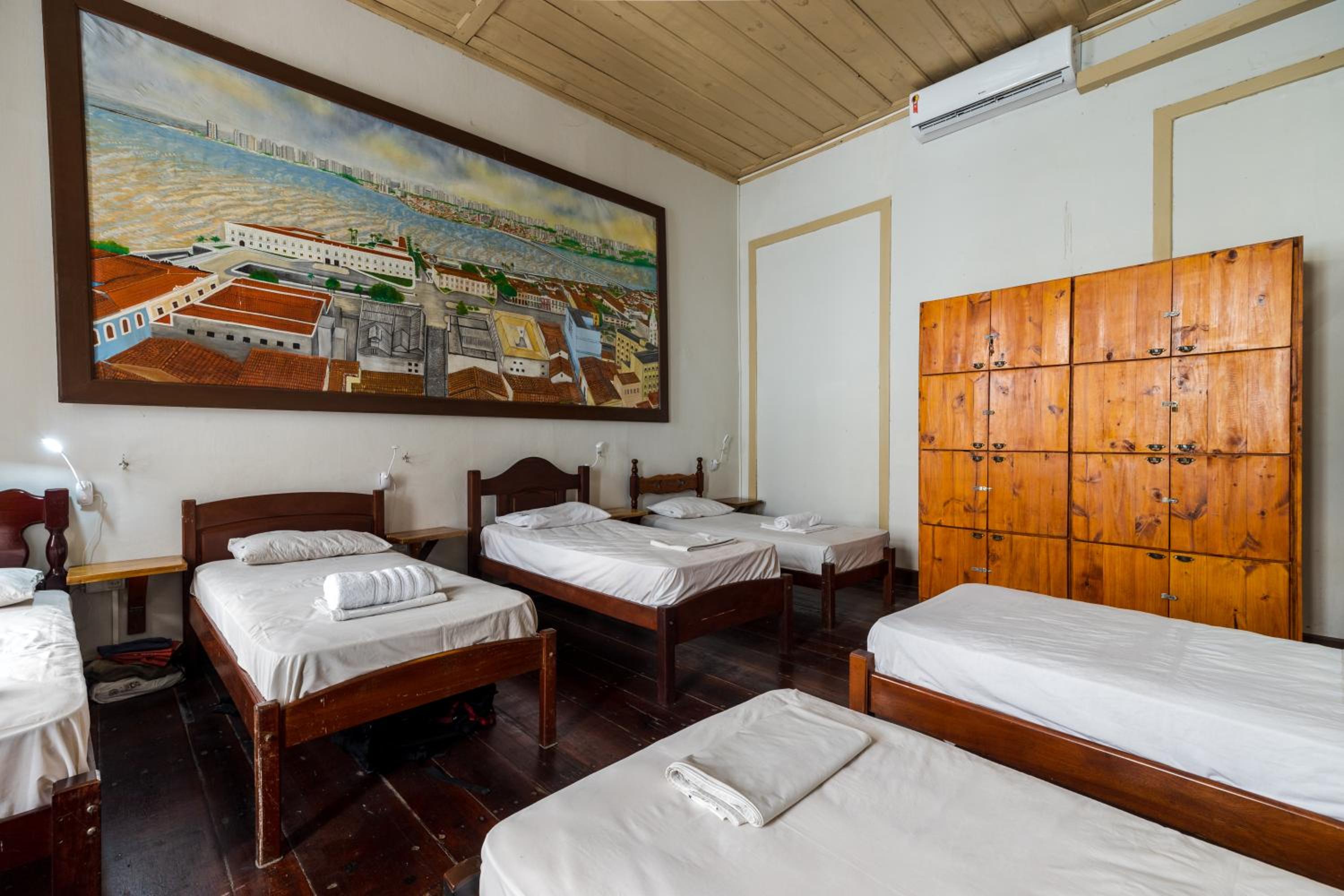 Single Bed in Mixed Dormitory Room with Air Conditioner photo 3
