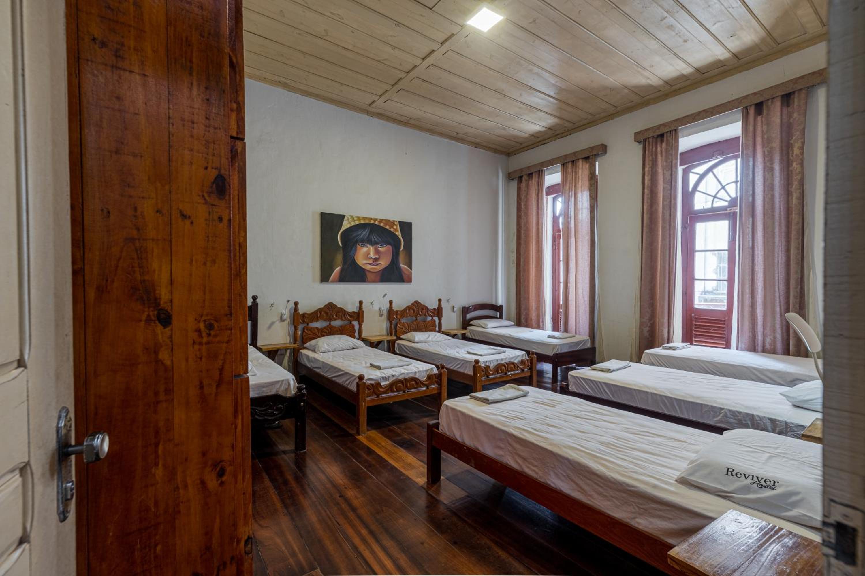 Single Bed in Female Dormitory Room with Air Conditioner photo 1