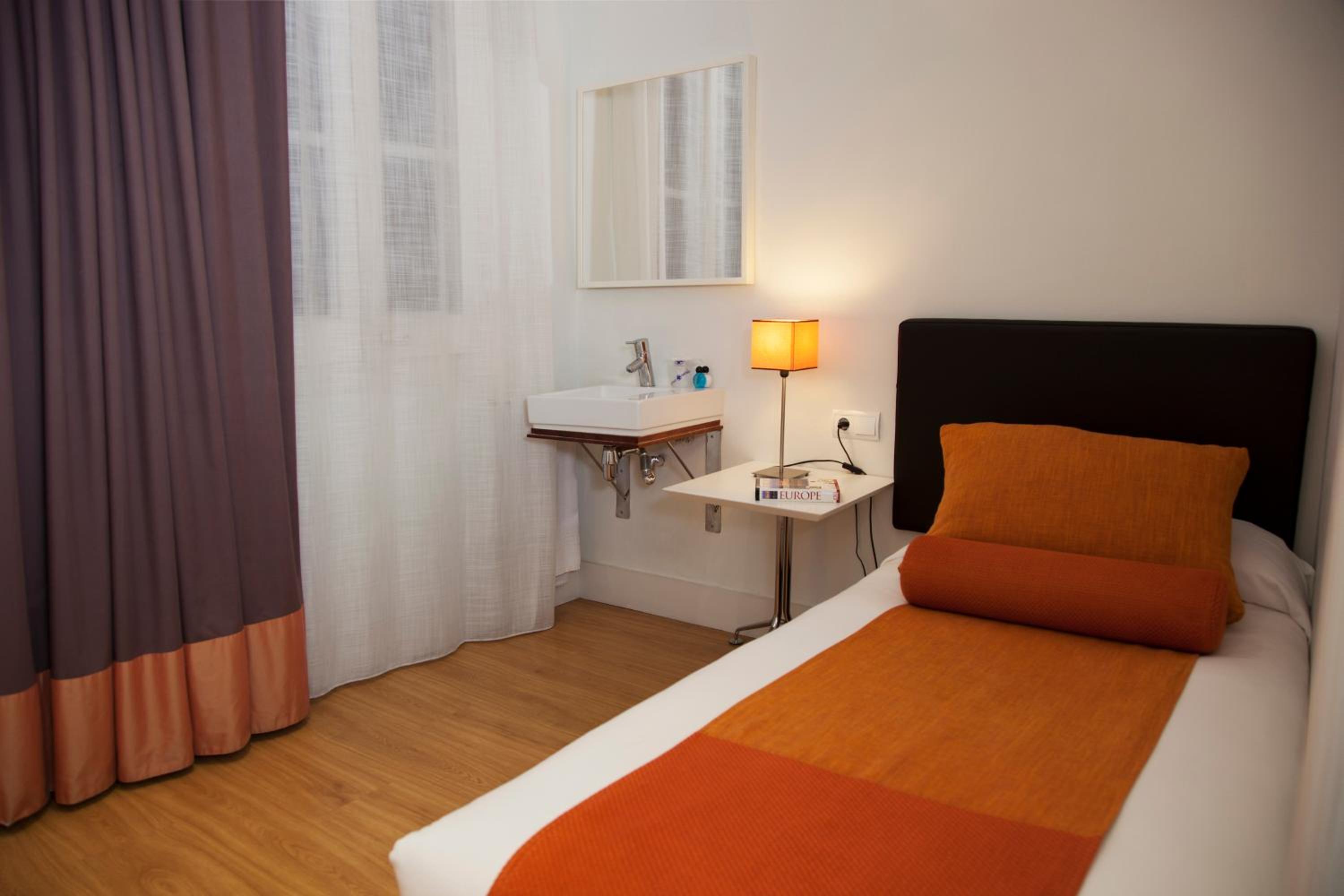 Habitación Individual Económica con Baño Privado Externo