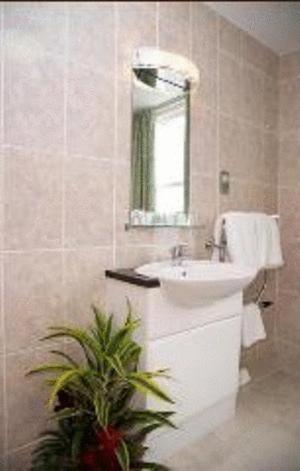 Standard Double Room - Photo 5