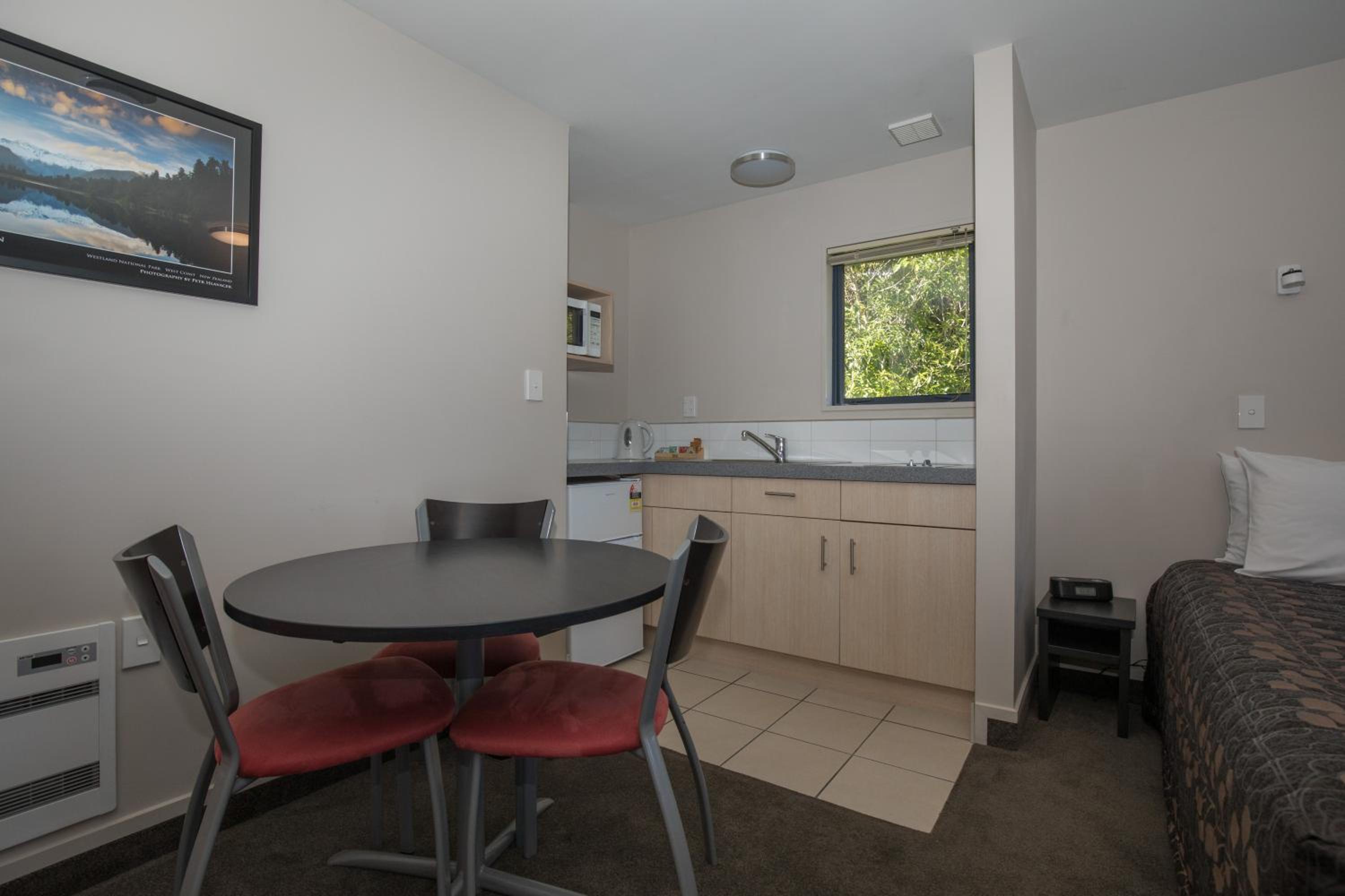 One-Bedroom Apartment - Photo 8