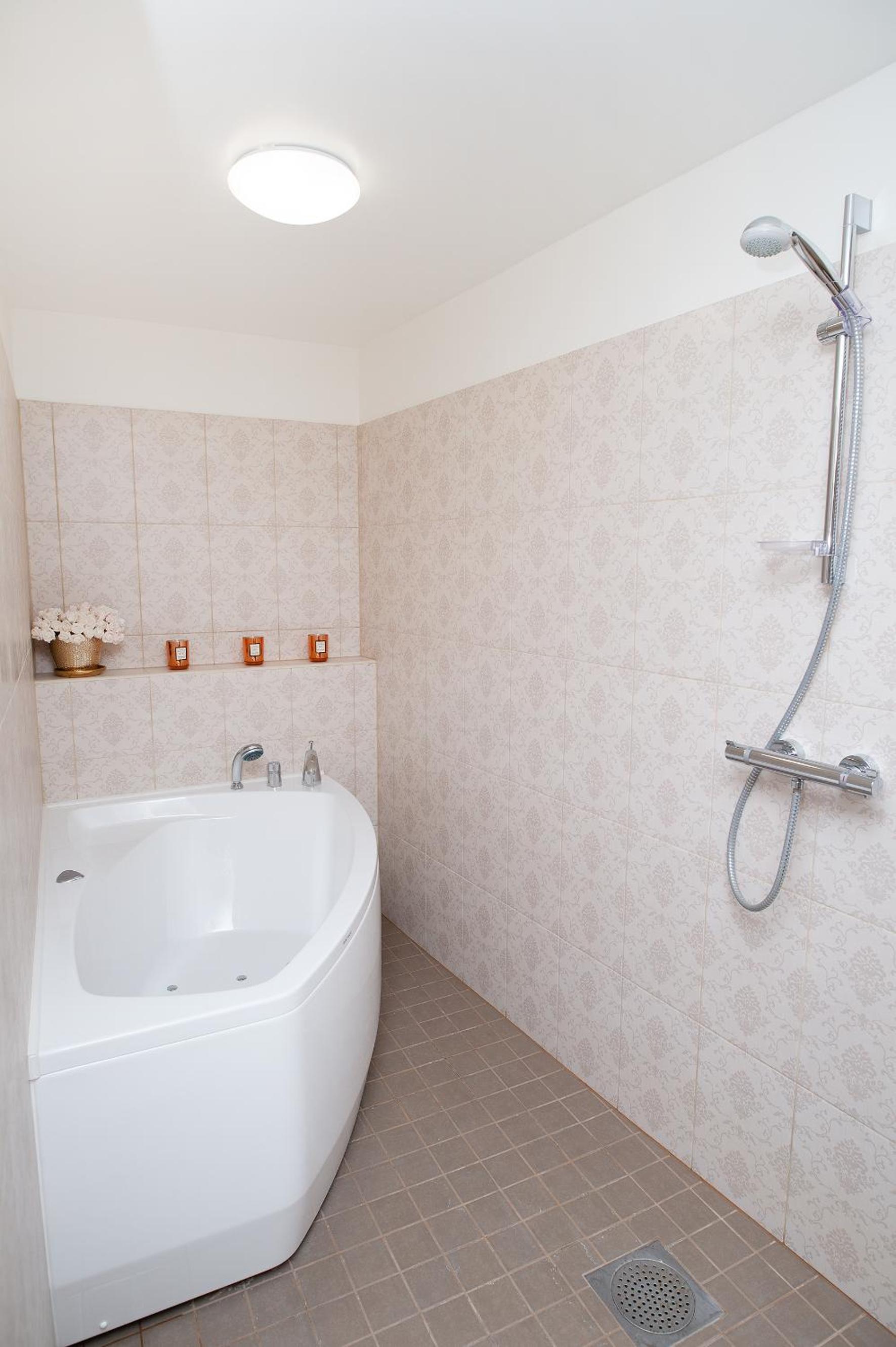 Two-Bedroom Apartment - Photo 9