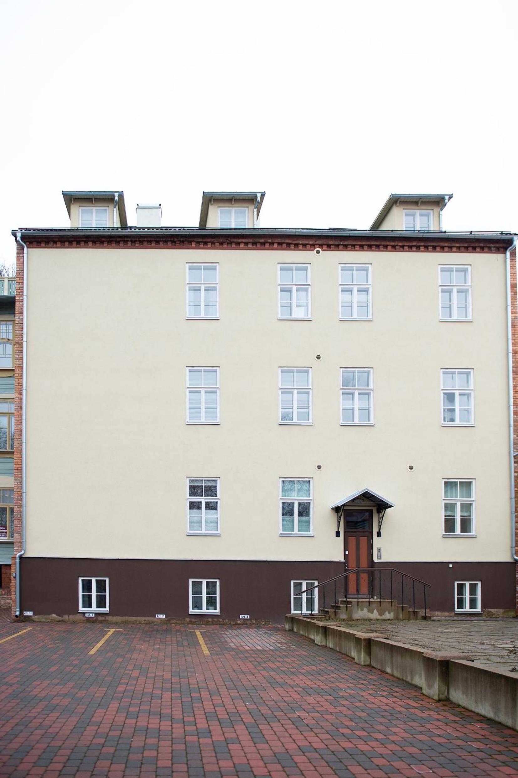 Two-Bedroom Apartment - Photo 25