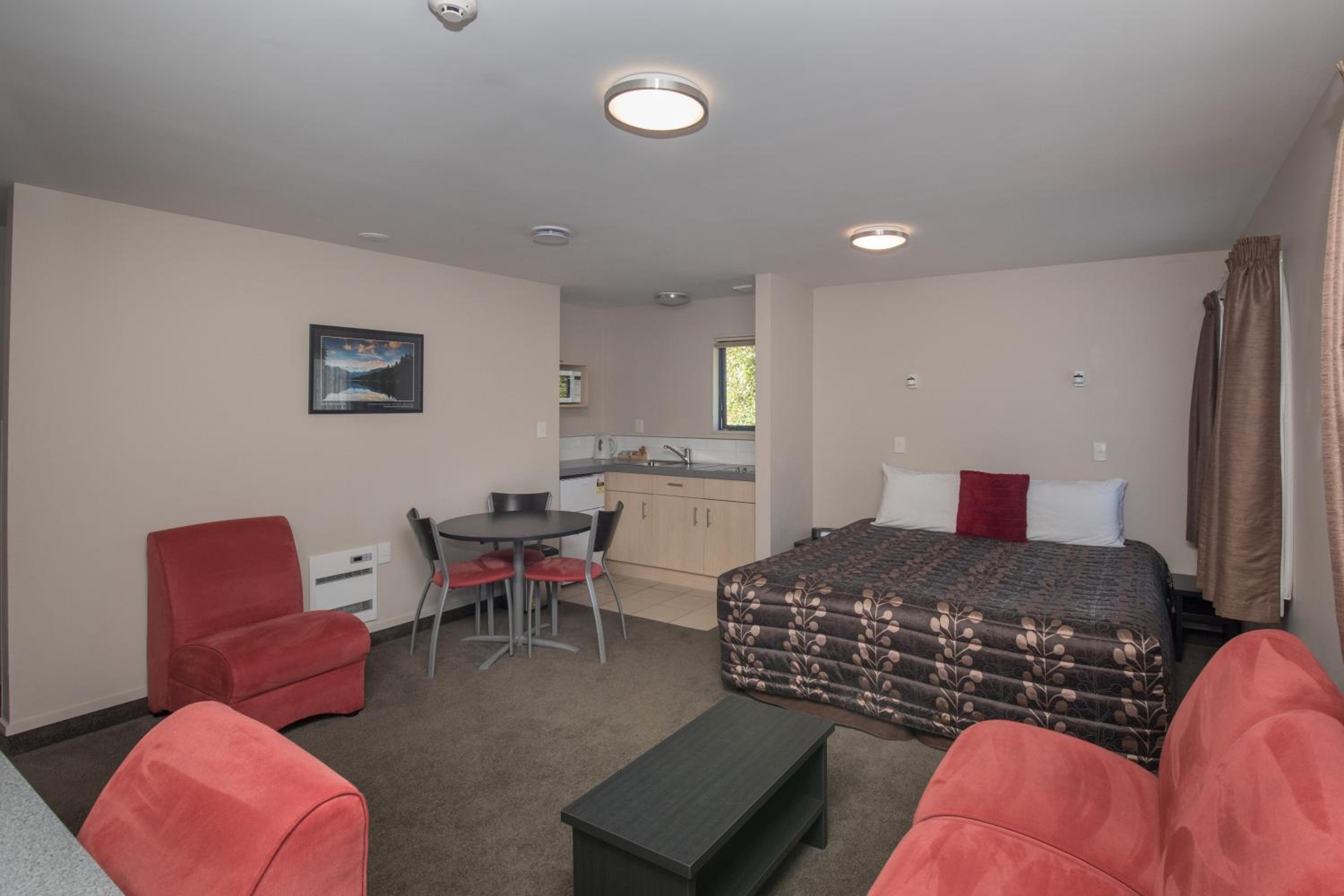 One-Bedroom Apartment - Photo 1
