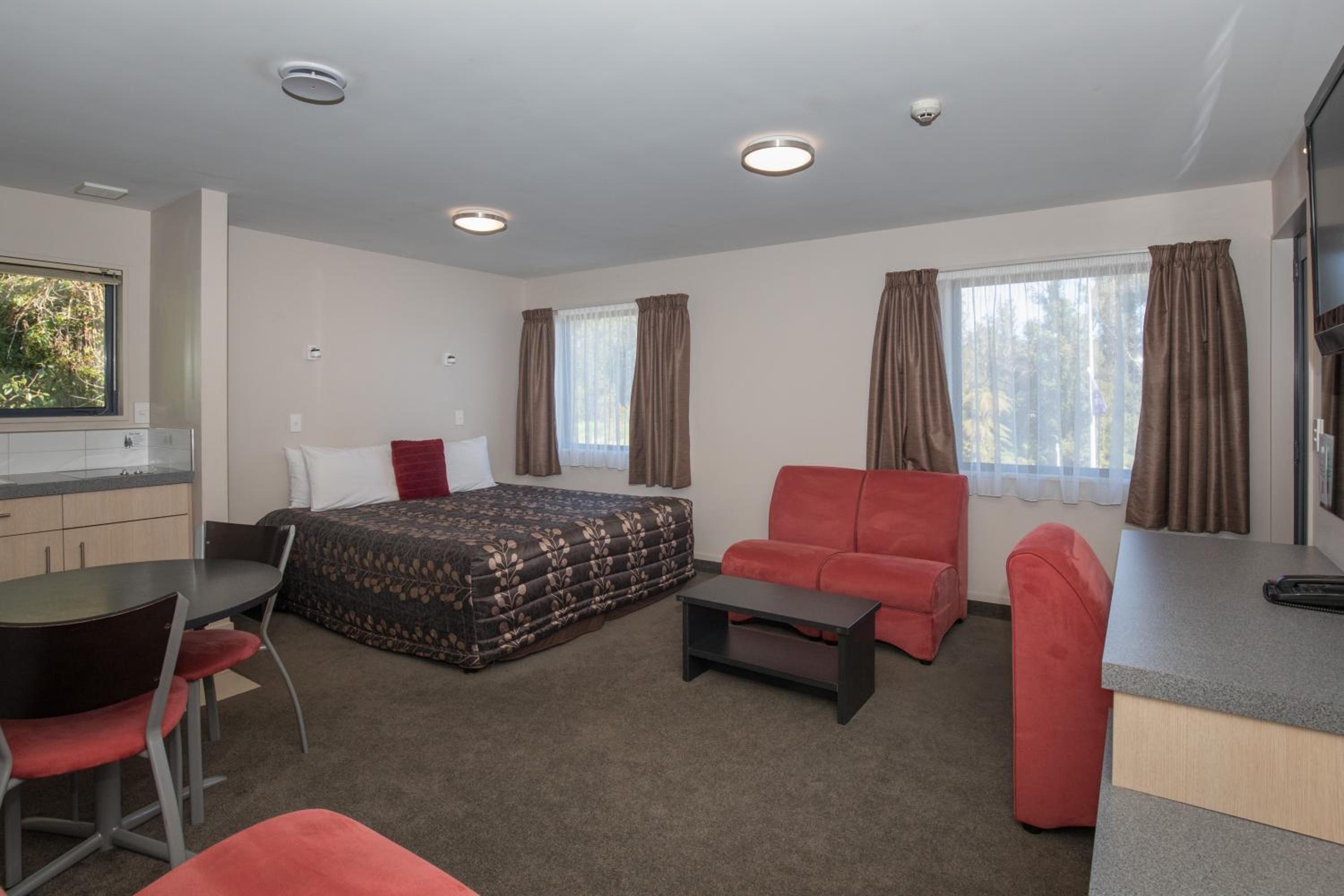 One-Bedroom Apartment - Photo 7