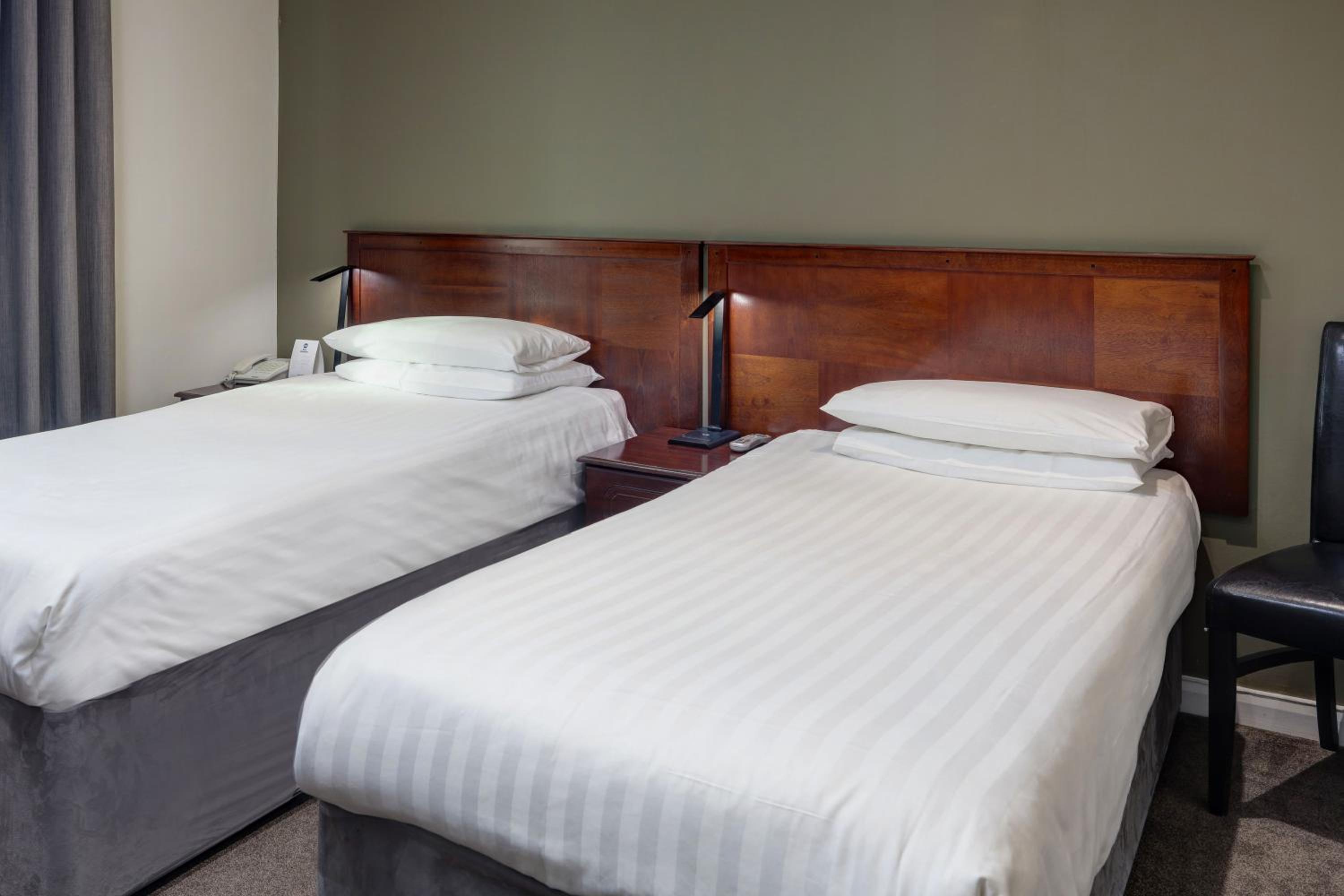 Standard Twin Room - Non-Smoking - Photo 8