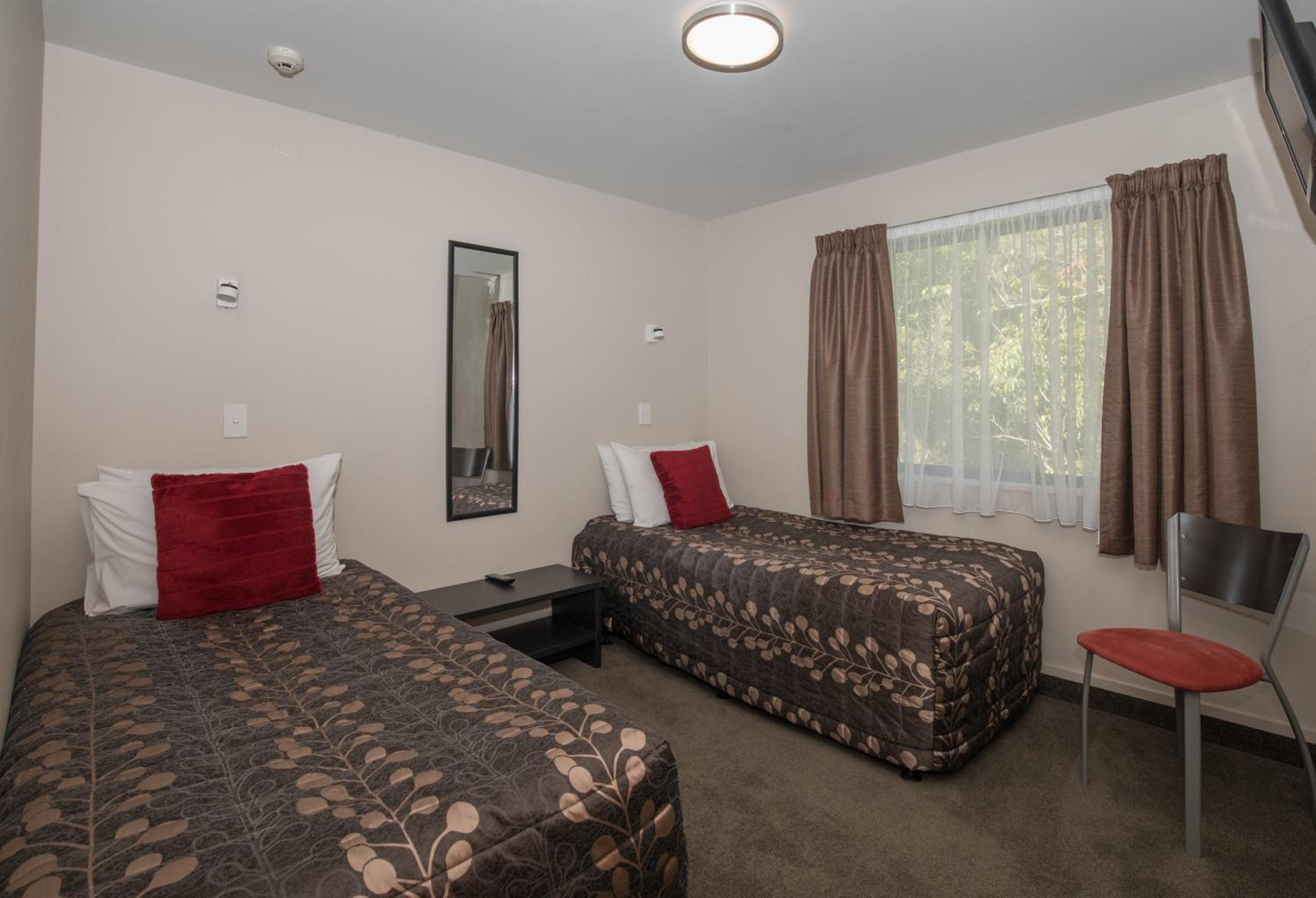 One-Bedroom Apartment - Photo 2