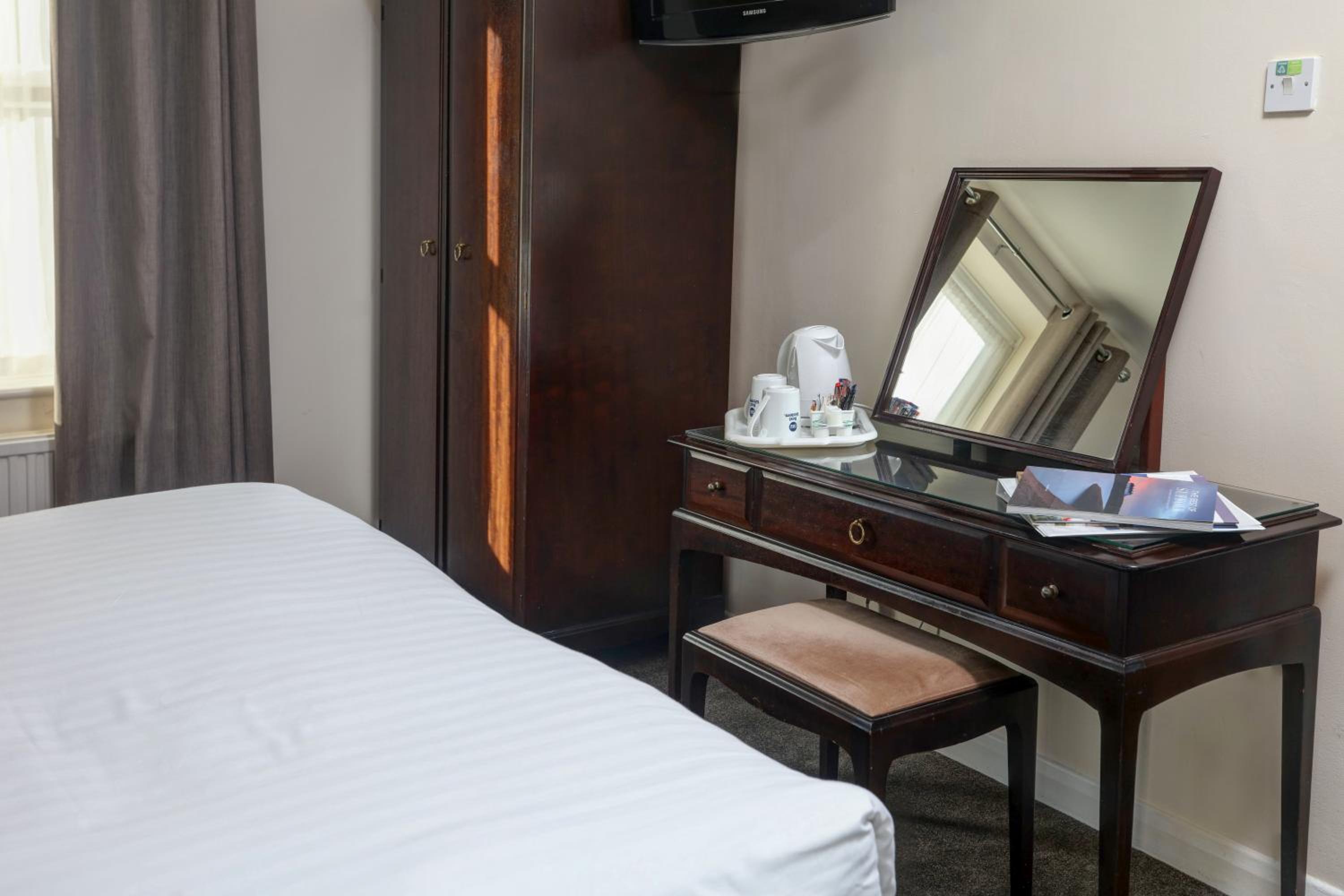 Standard Double Room - Non-Smoking - Photo 8