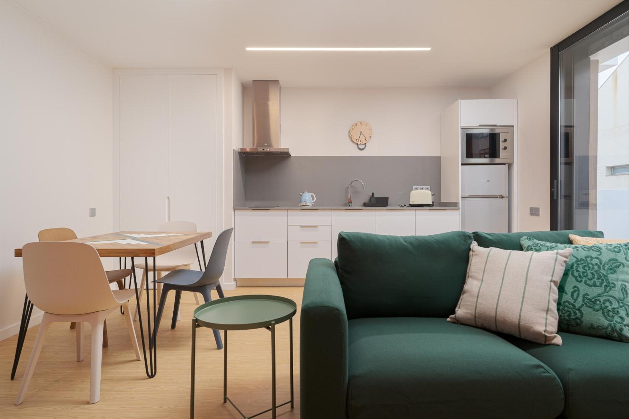 Apartment with Terrace thumbnail 6