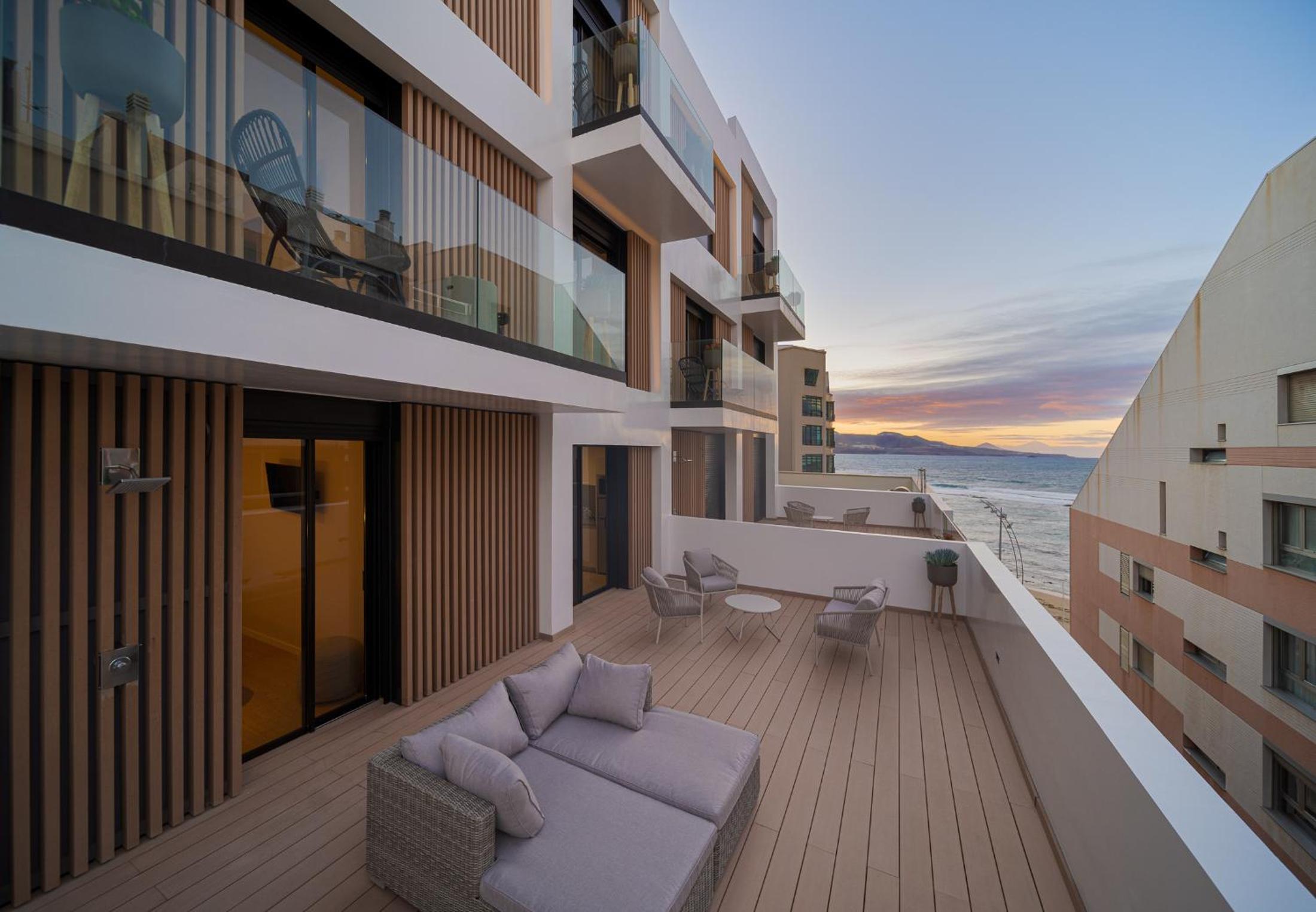 Apartment with Terrace thumbnail 5