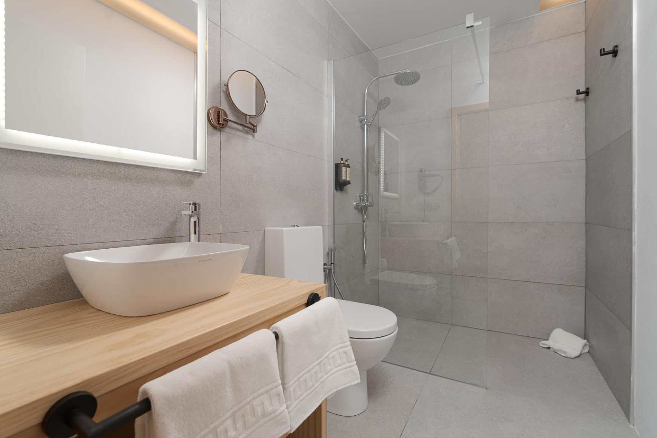 Superior Apartment thumbnail 5