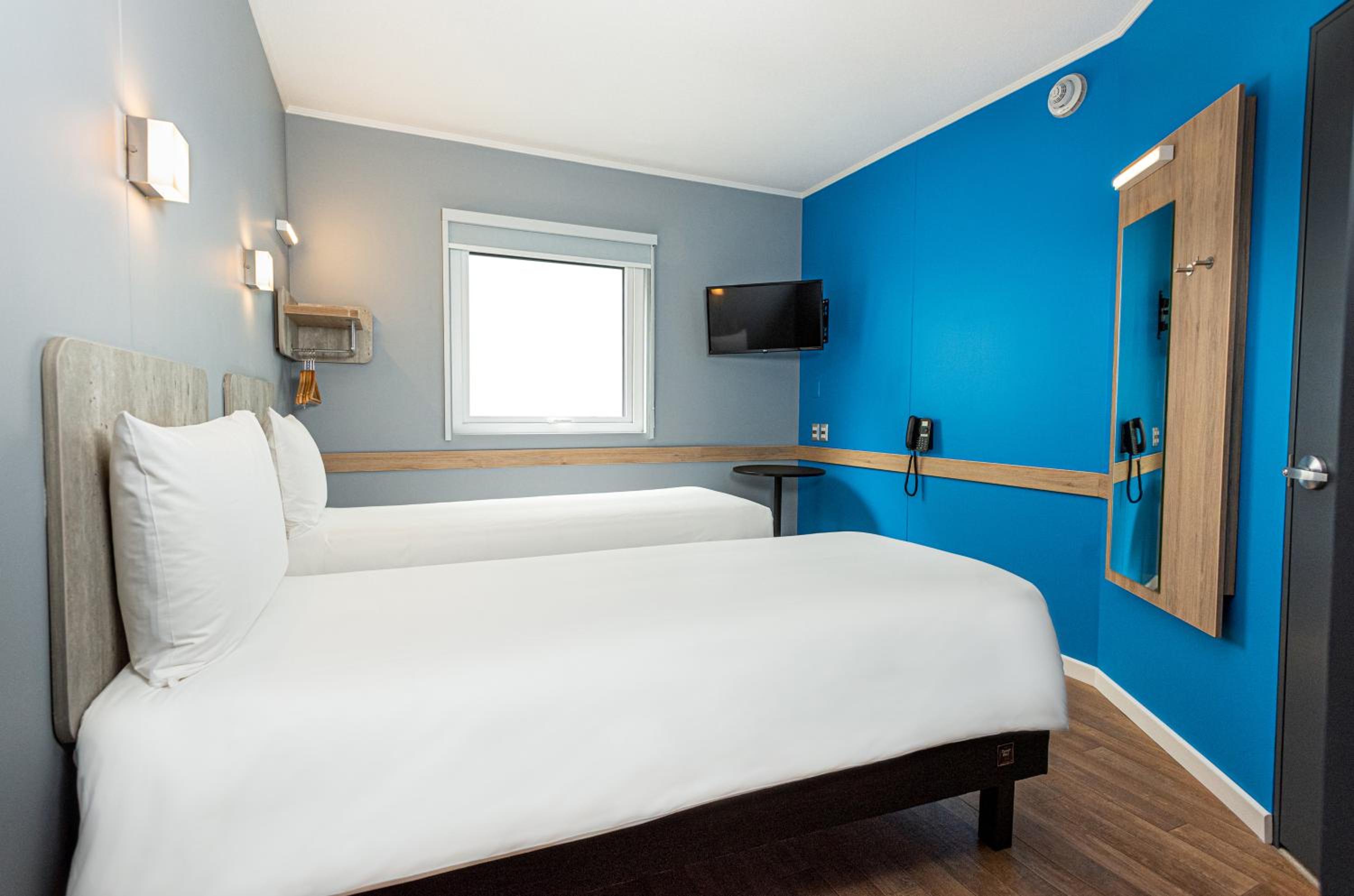 Standard Twin Room - Photo 1
